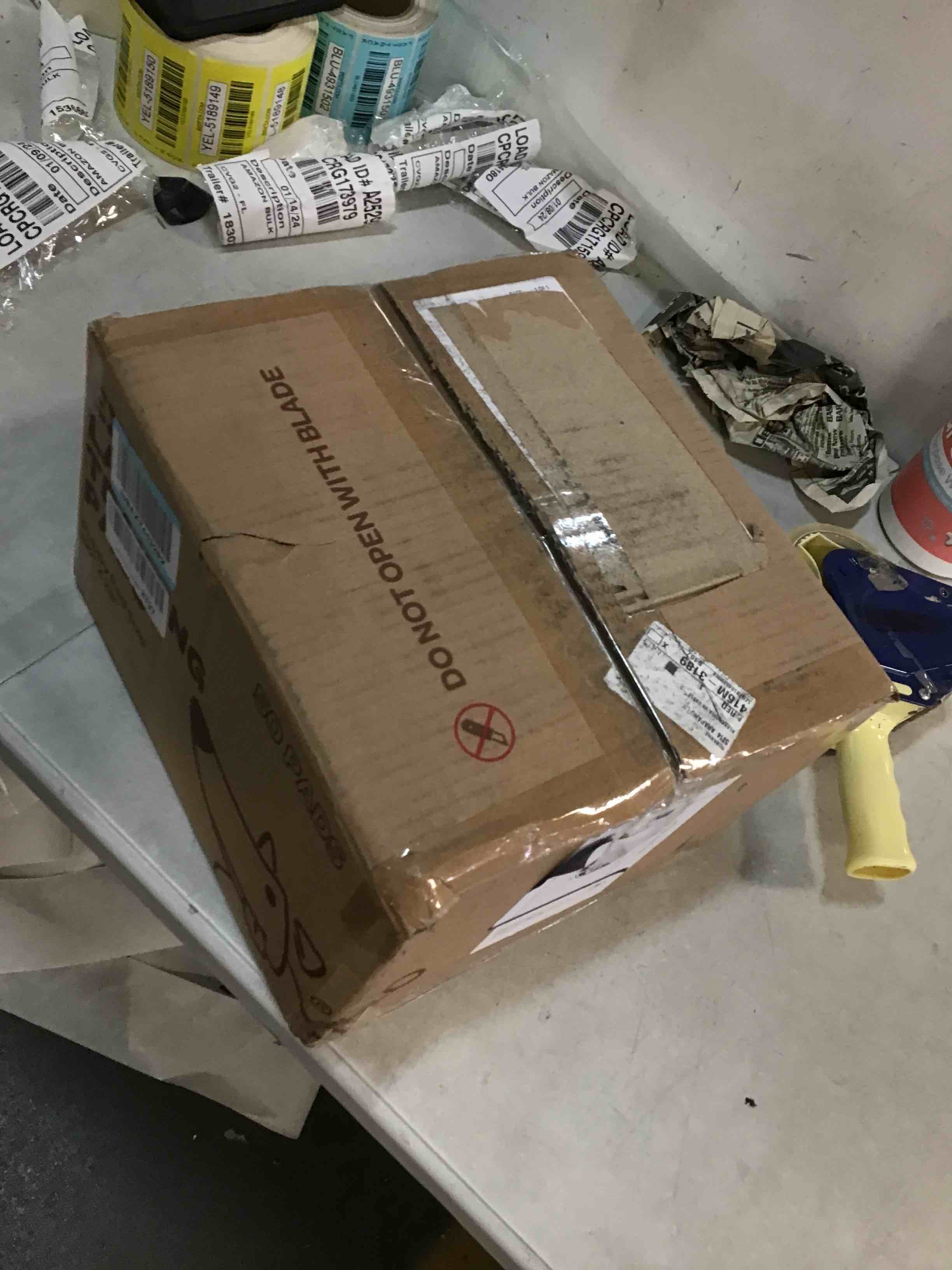 https://s3.amazonaws.com/lotting-images-prod/bidfta/RED5806210_1705429351736.jpeg