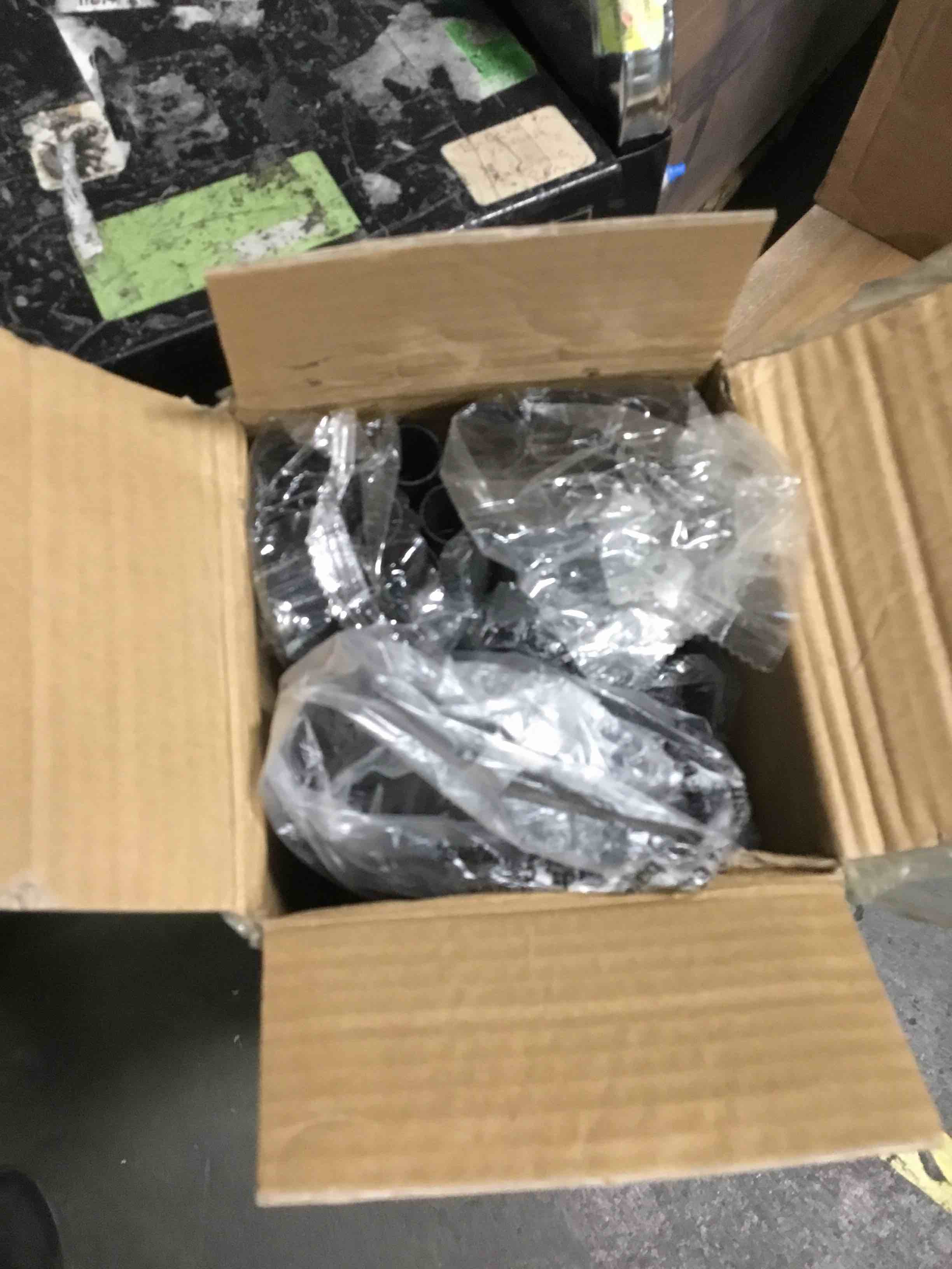 https://s3.amazonaws.com/lotting-images-prod/bidfta/RED5806976_1703078473297.jpeg