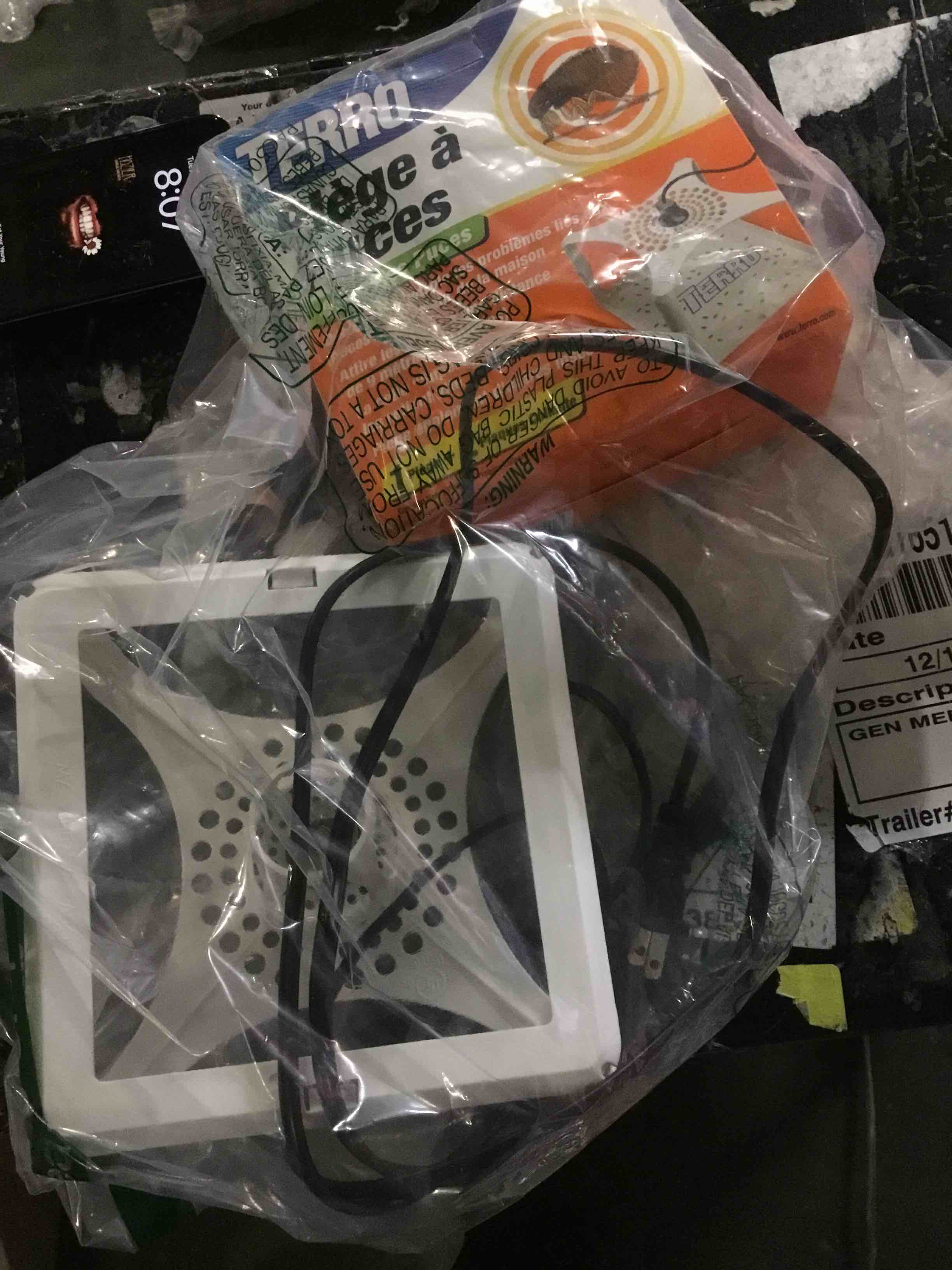 https://s3.amazonaws.com/lotting-images-prod/bidfta/RED5807427_1703596070299.jpeg