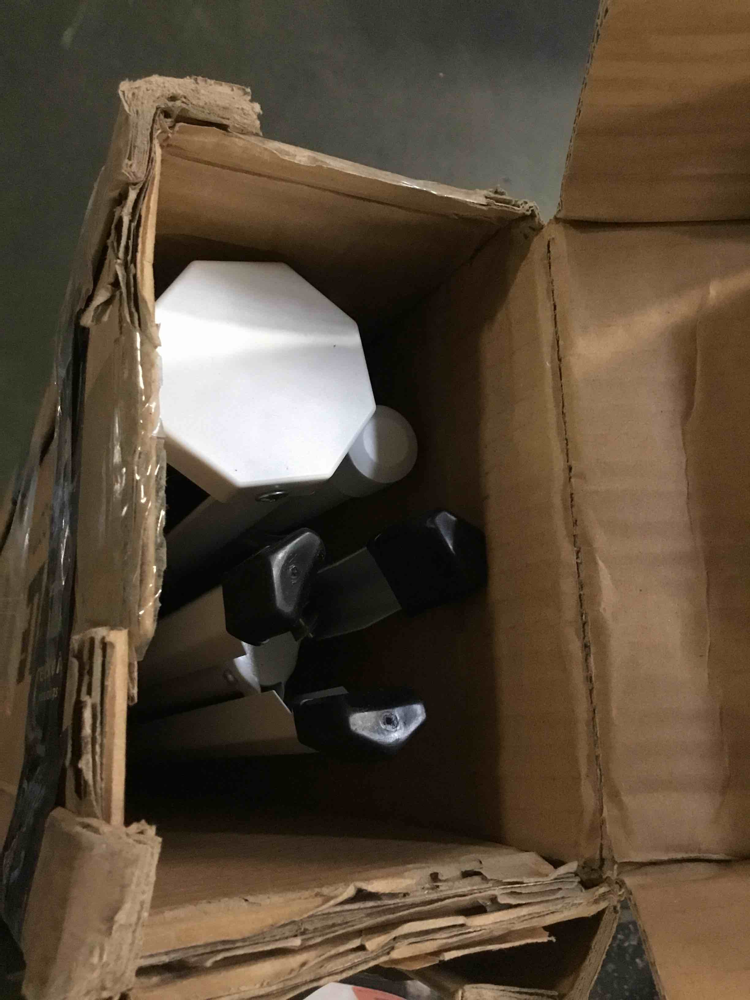 https://s3.amazonaws.com/lotting-images-prod/bidfta/RED5807485_1703608915524.jpeg