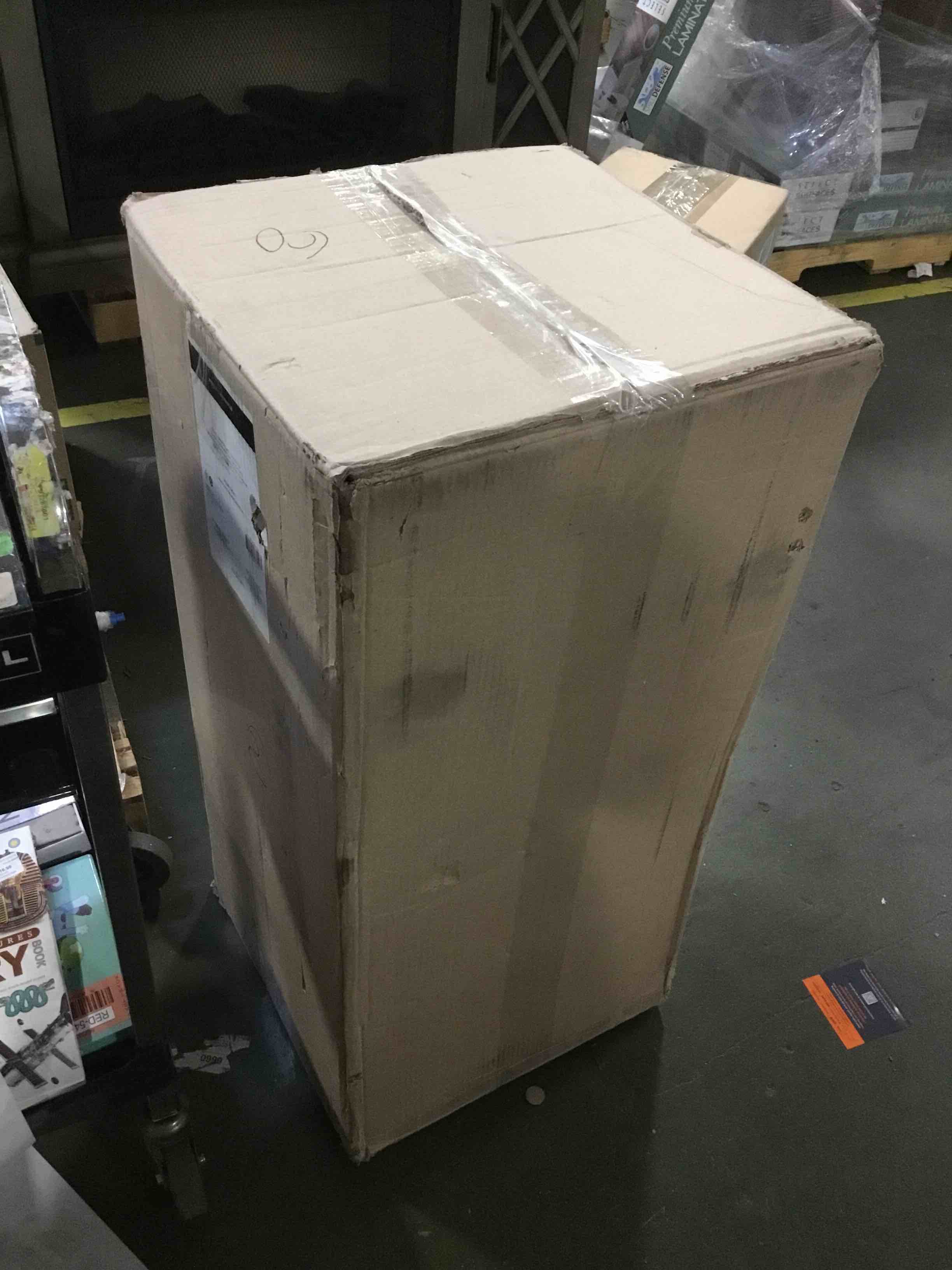 https://s3.amazonaws.com/lotting-images-prod/bidfta/RED5807492_1703612349683.jpeg