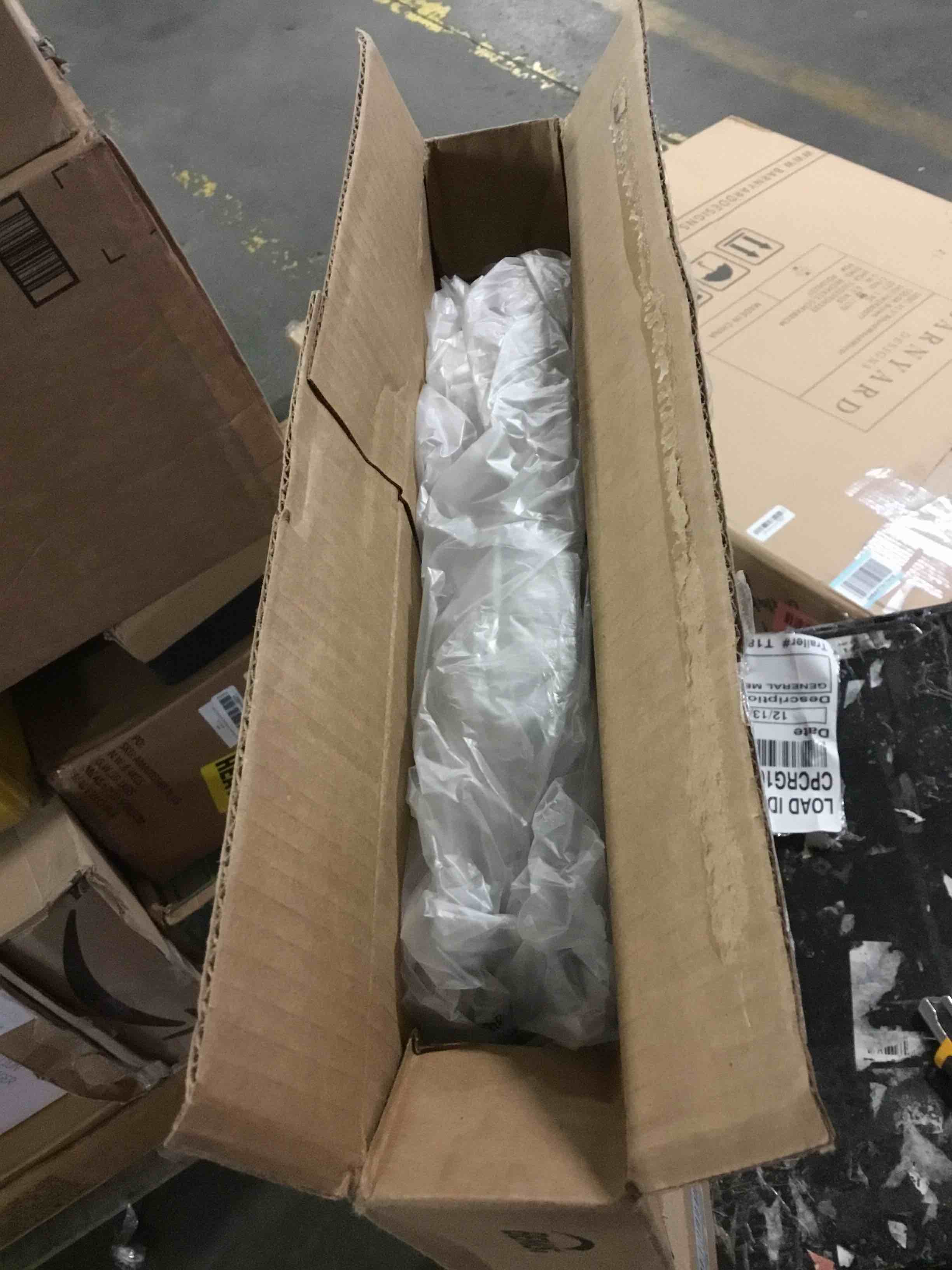 https://s3.amazonaws.com/lotting-images-prod/bidfta/RED5807501_1703614848819.jpeg