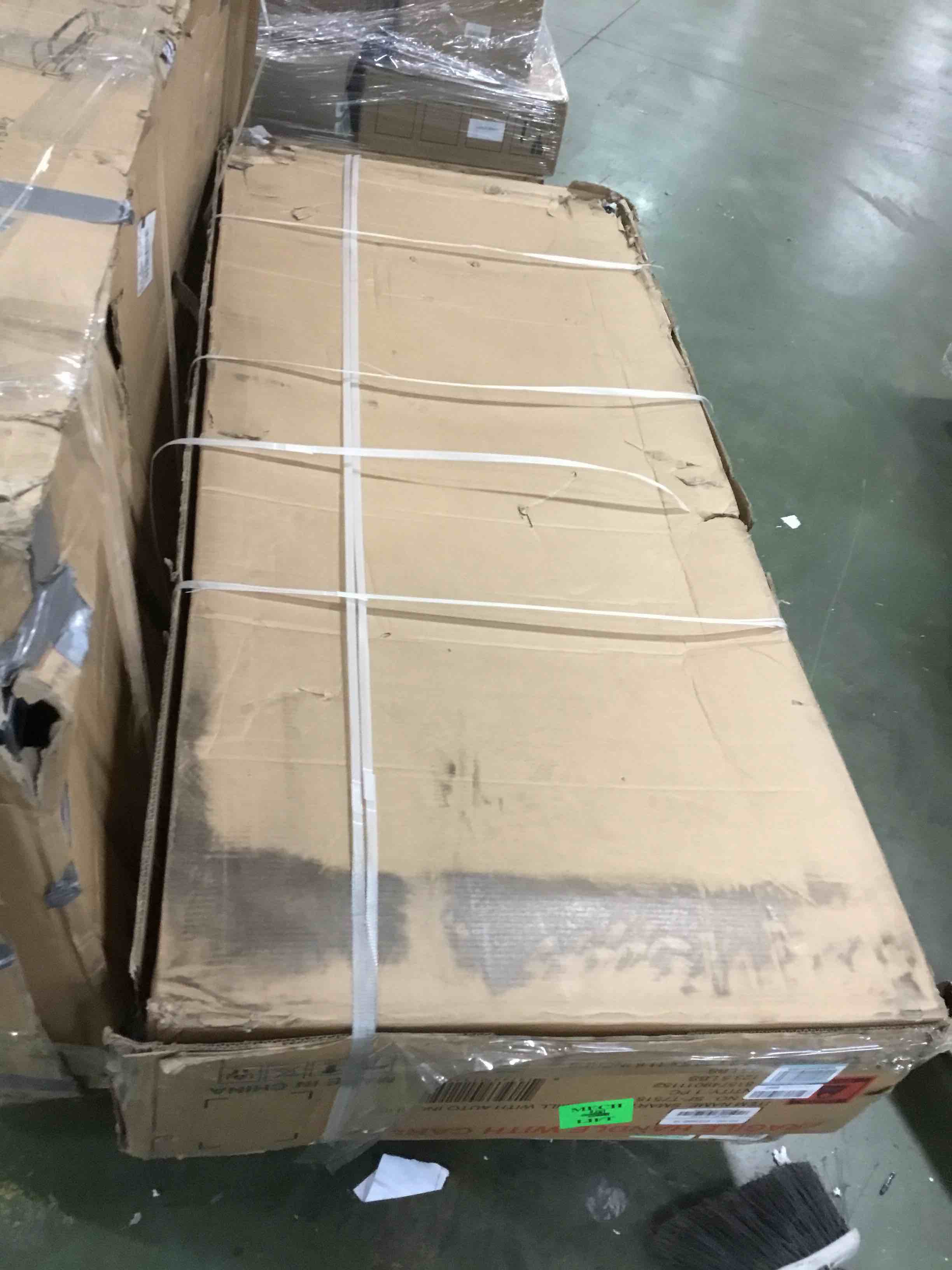 https://s3.amazonaws.com/lotting-images-prod/bidfta/RED5808360_1704552362926.jpeg