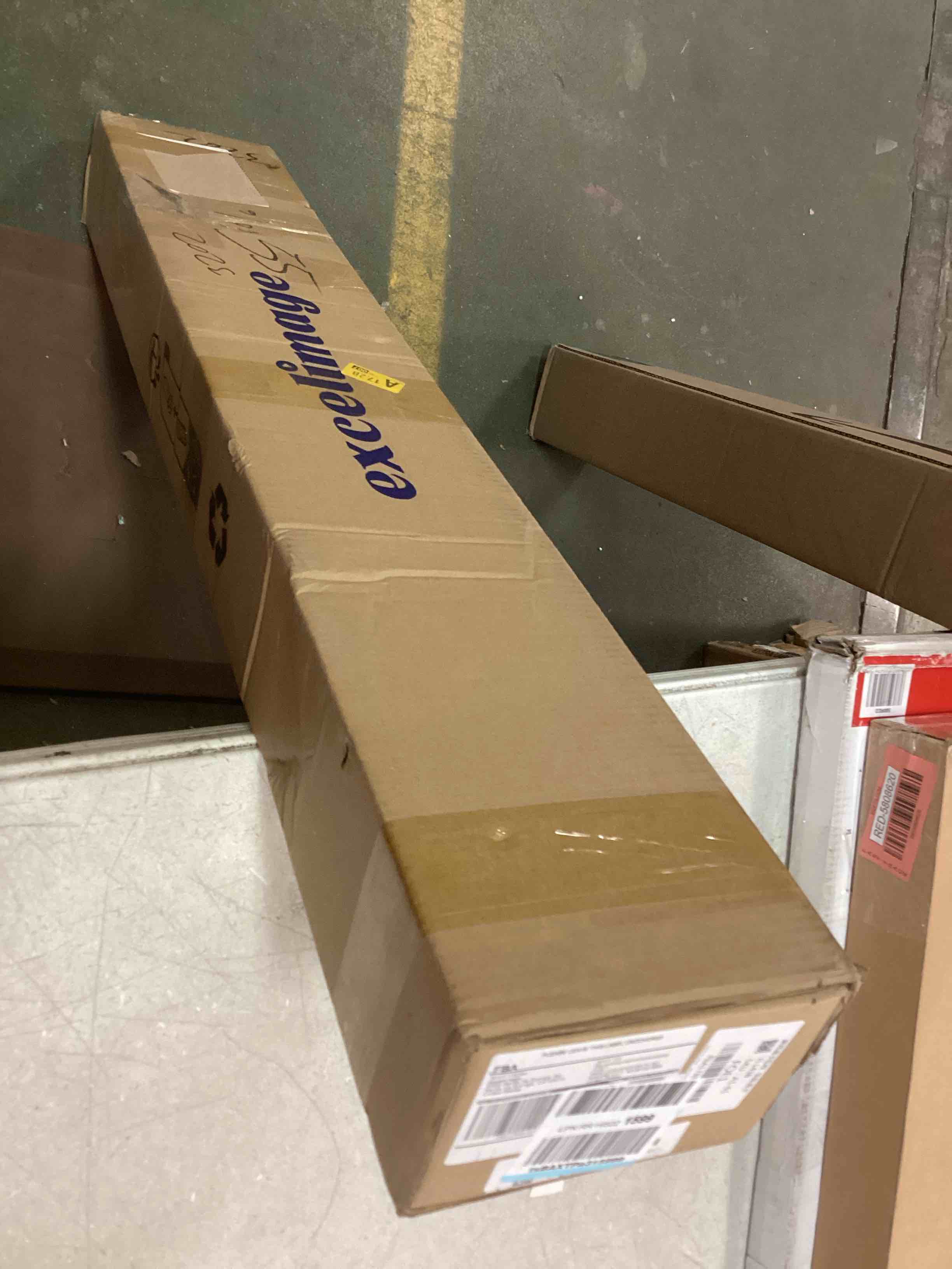 https://s3.amazonaws.com/lotting-images-prod/bidfta/RED5808622_1703341851770.jpeg
