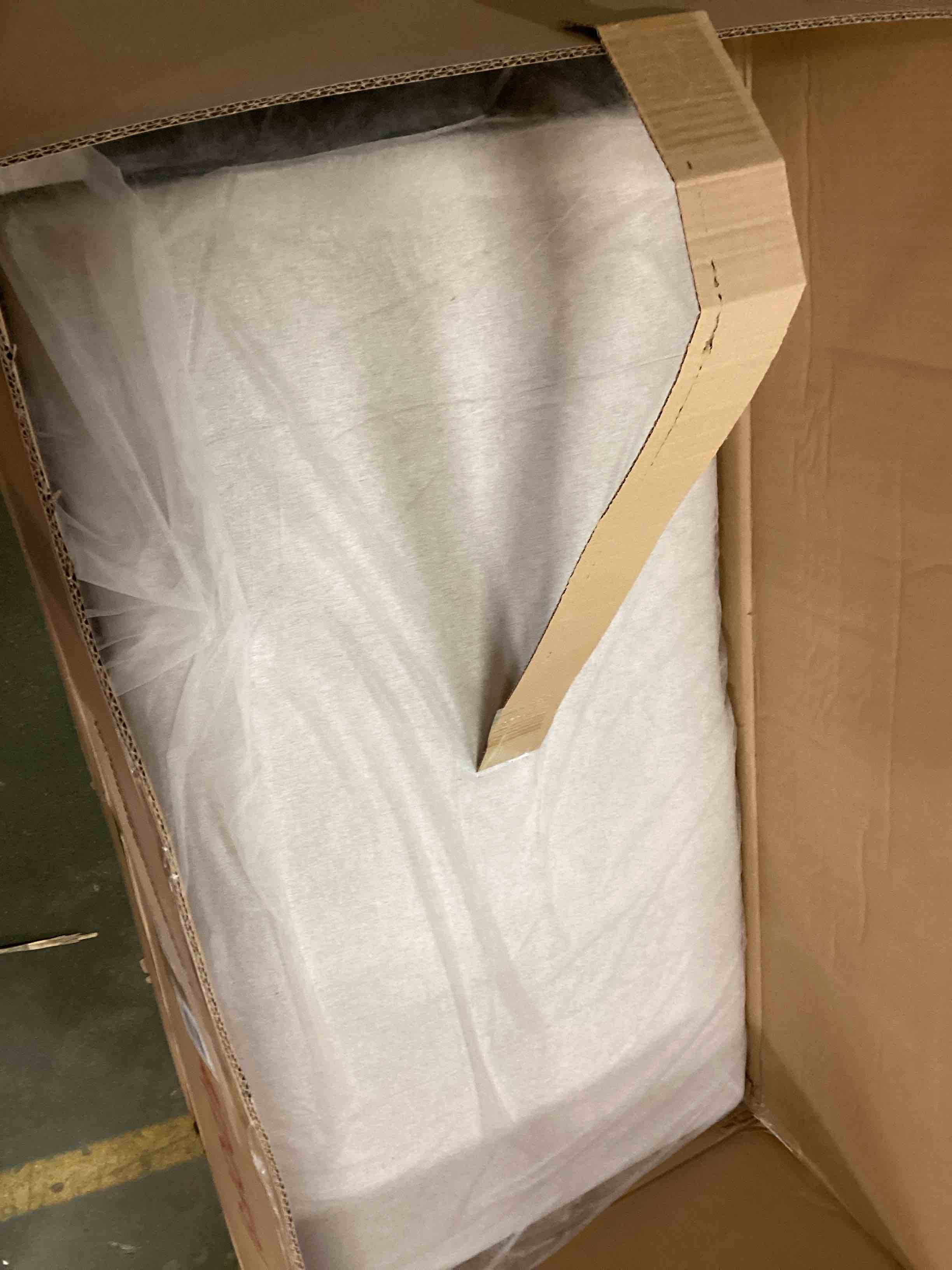 https://s3.amazonaws.com/lotting-images-prod/bidfta/RED5808628_1703342632490.jpeg