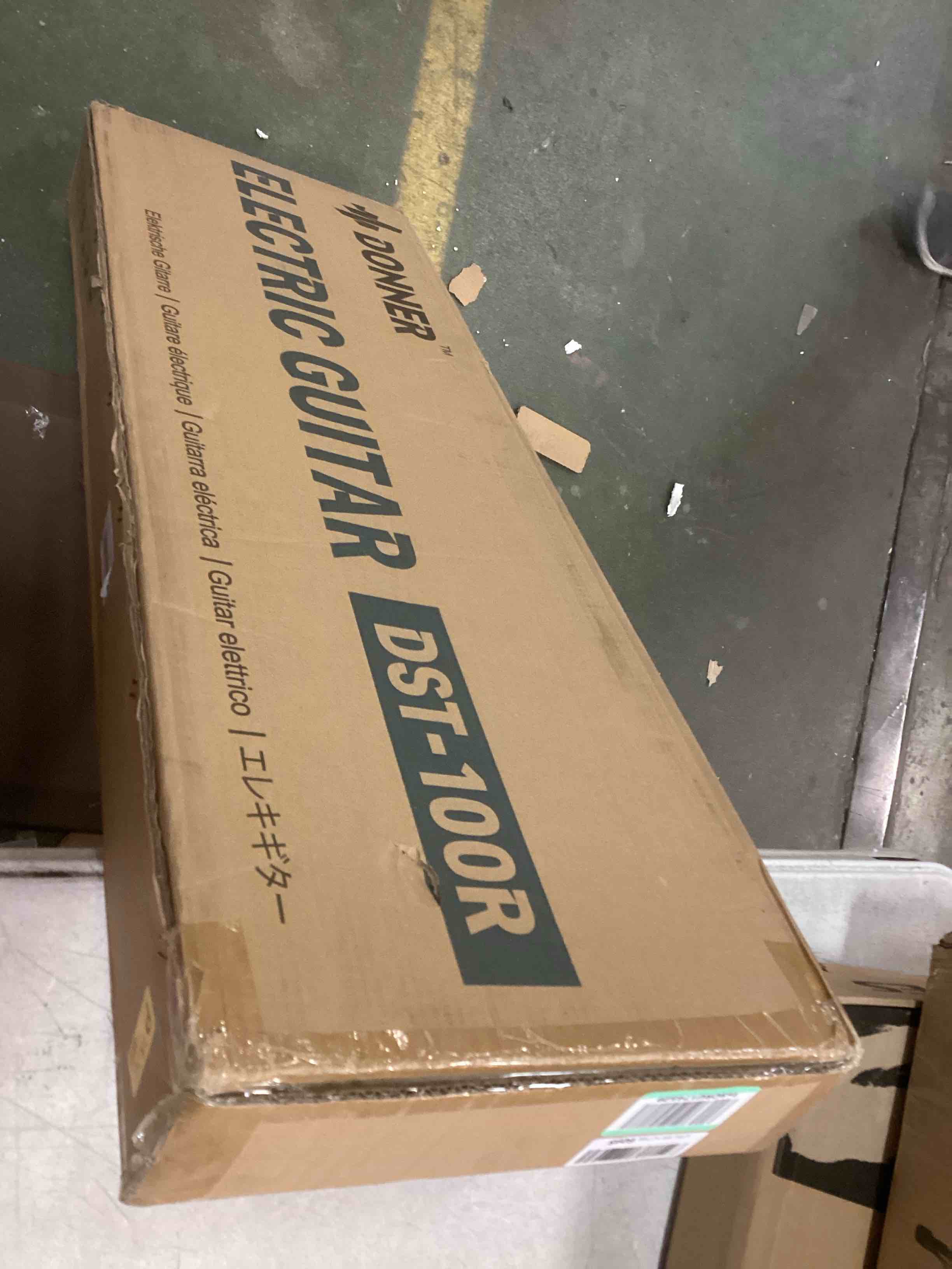 https://s3.amazonaws.com/lotting-images-prod/bidfta/RED5808725_1703352873933.jpeg