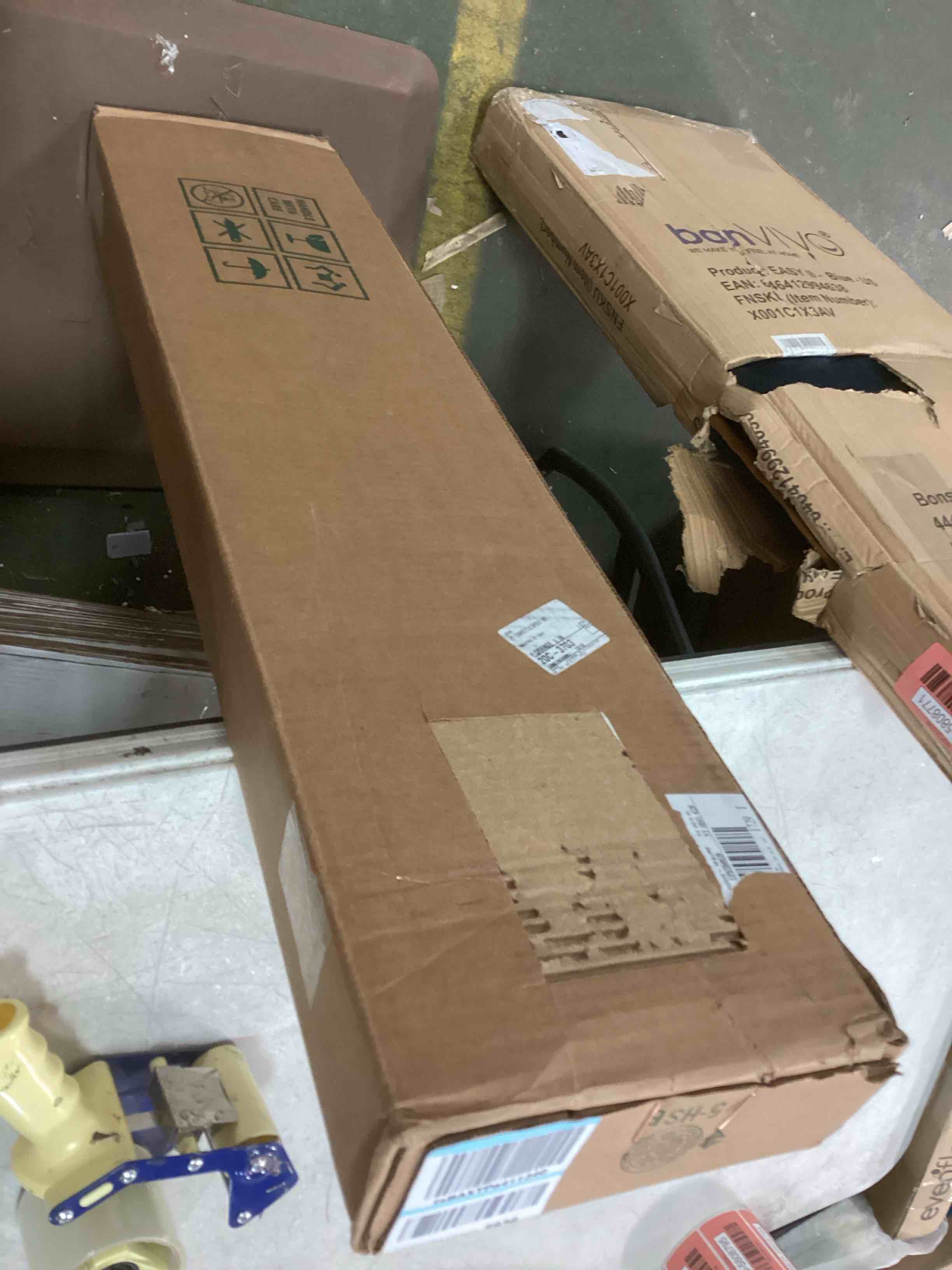 https://s3.amazonaws.com/lotting-images-prod/bidfta/RED5808772_1703358778256.jpeg