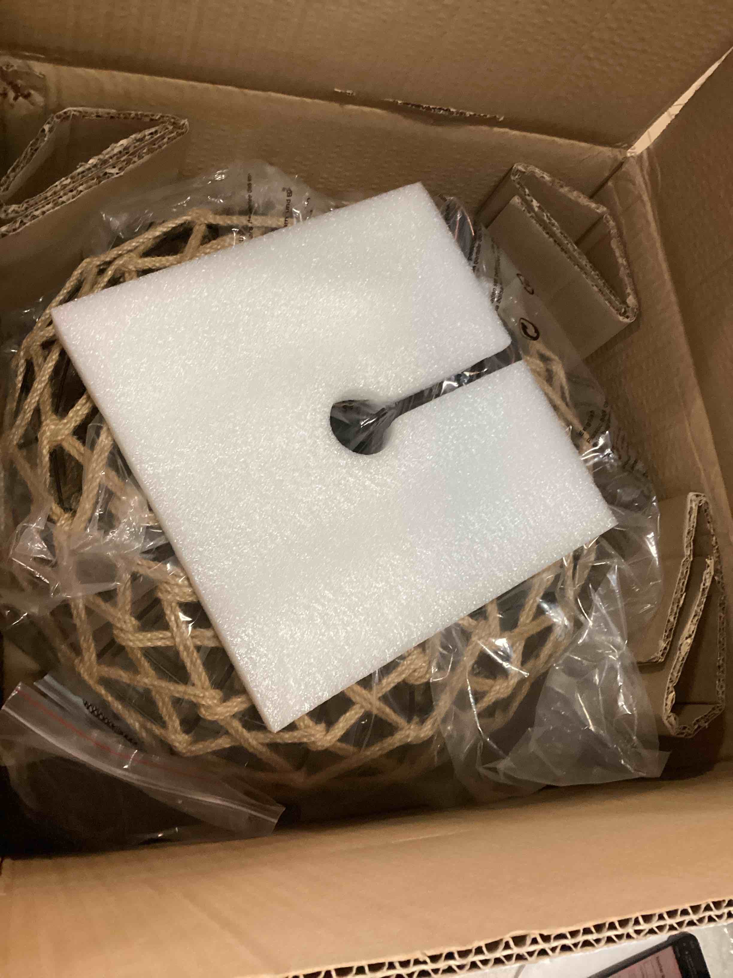 https://s3.amazonaws.com/lotting-images-prod/bidfta/RED5808930_1703604138304.jpeg