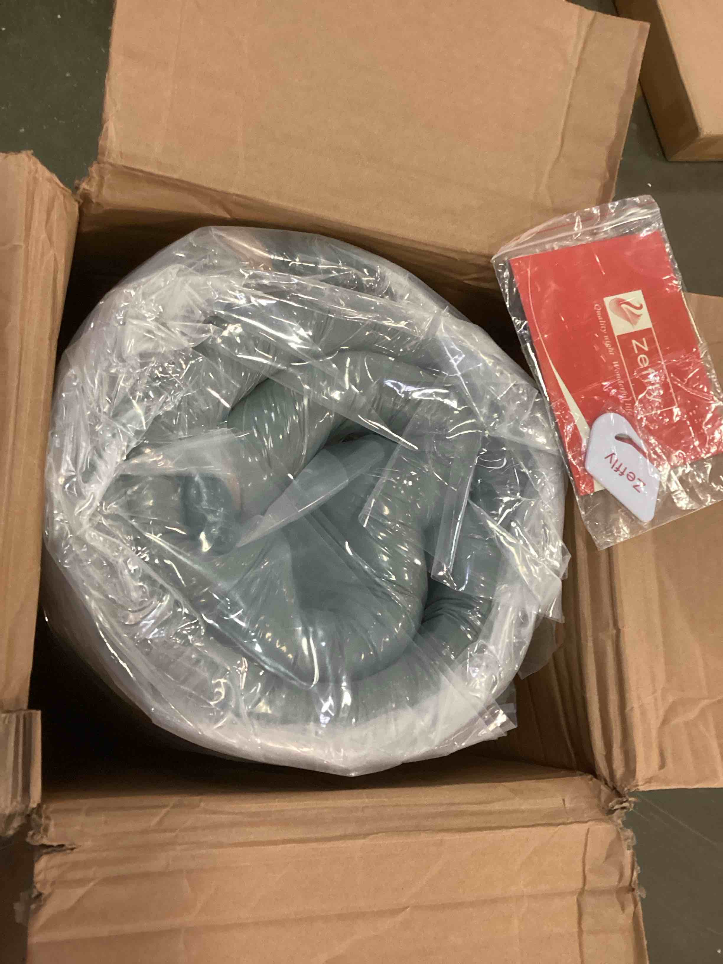 https://s3.amazonaws.com/lotting-images-prod/bidfta/RED5809049_1703616257154.jpeg