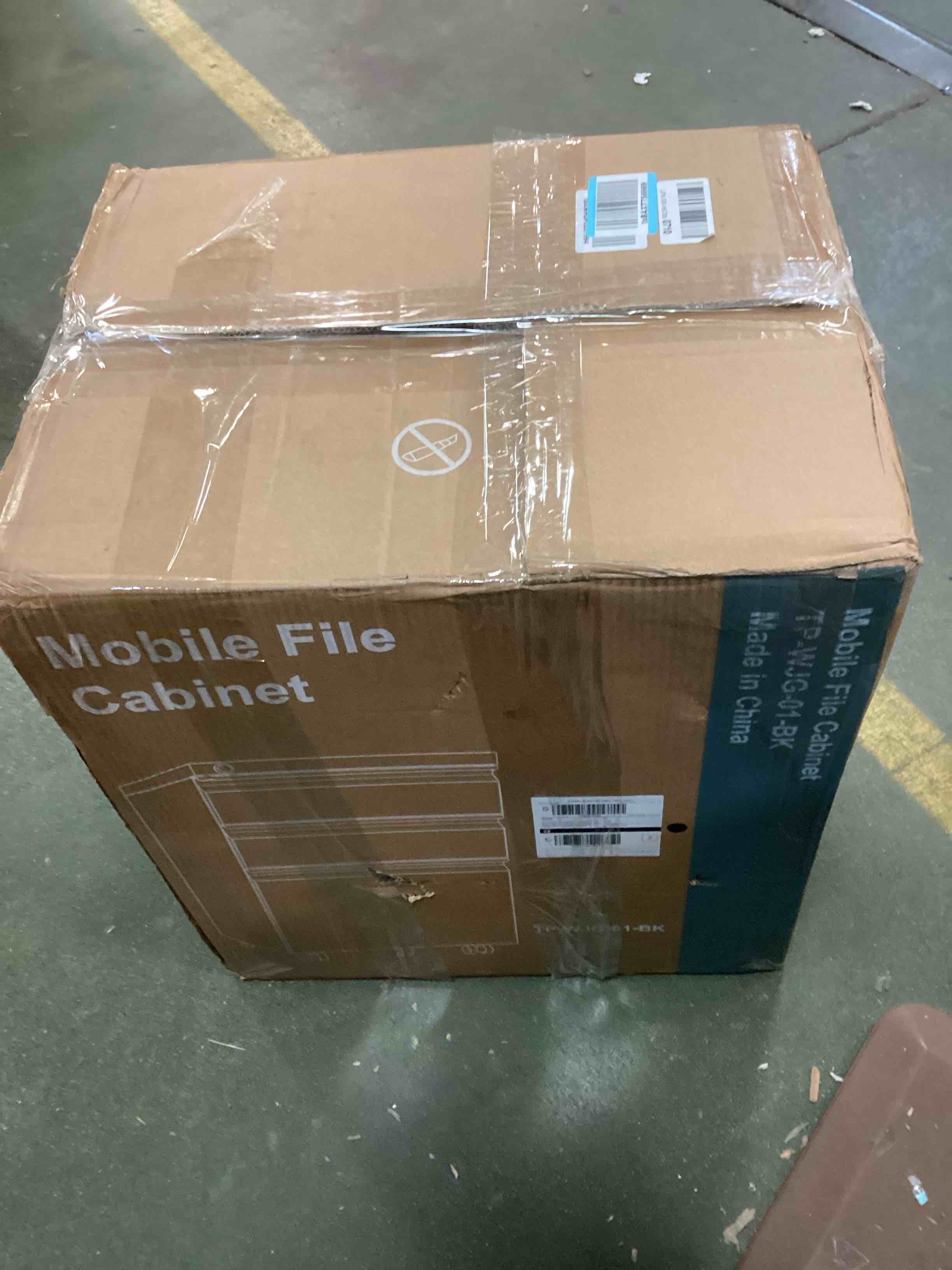 https://s3.amazonaws.com/lotting-images-prod/bidfta/RED5809069_1703618730674.jpeg