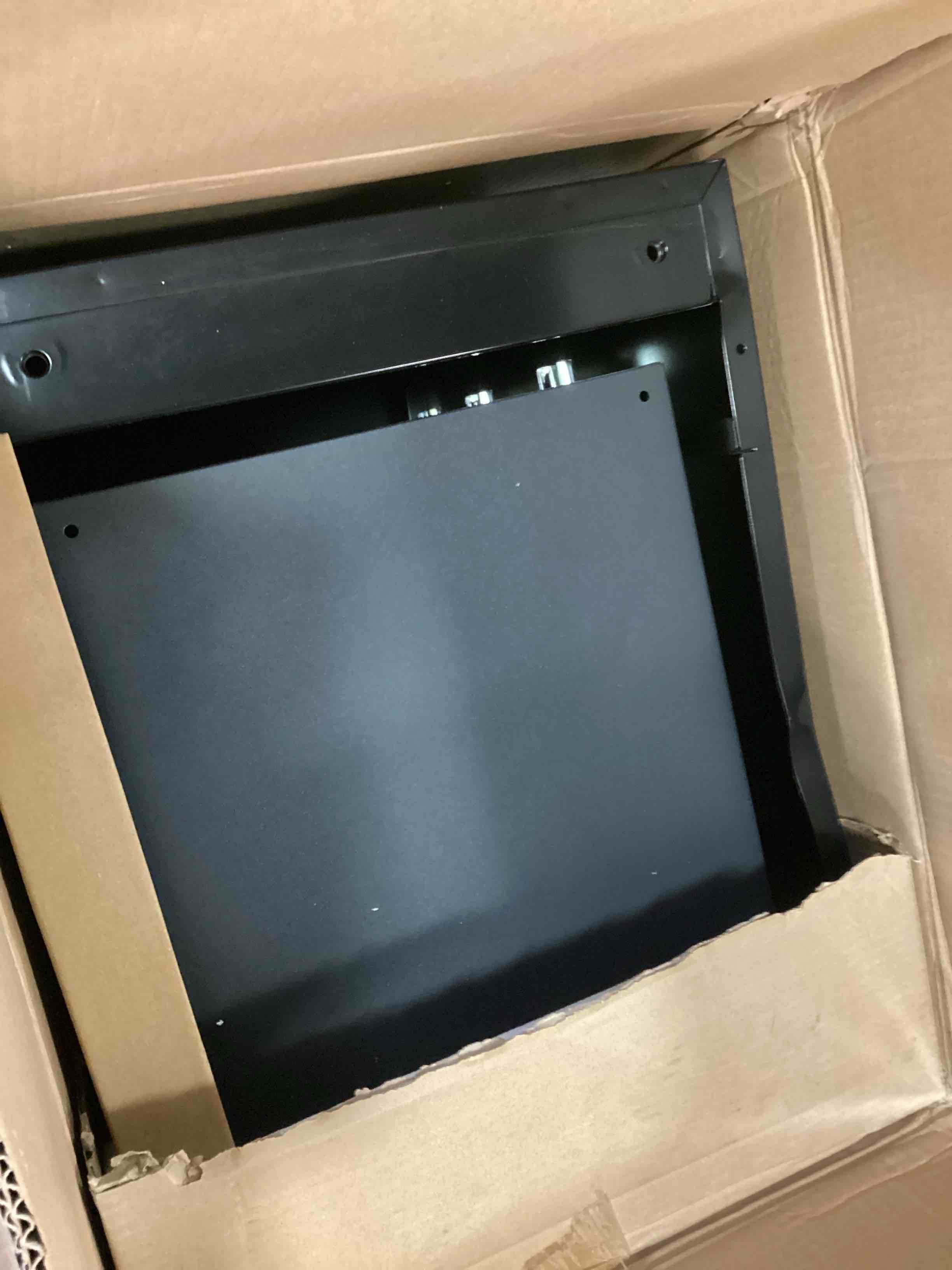 https://s3.amazonaws.com/lotting-images-prod/bidfta/RED5809069_1703618769057.jpeg