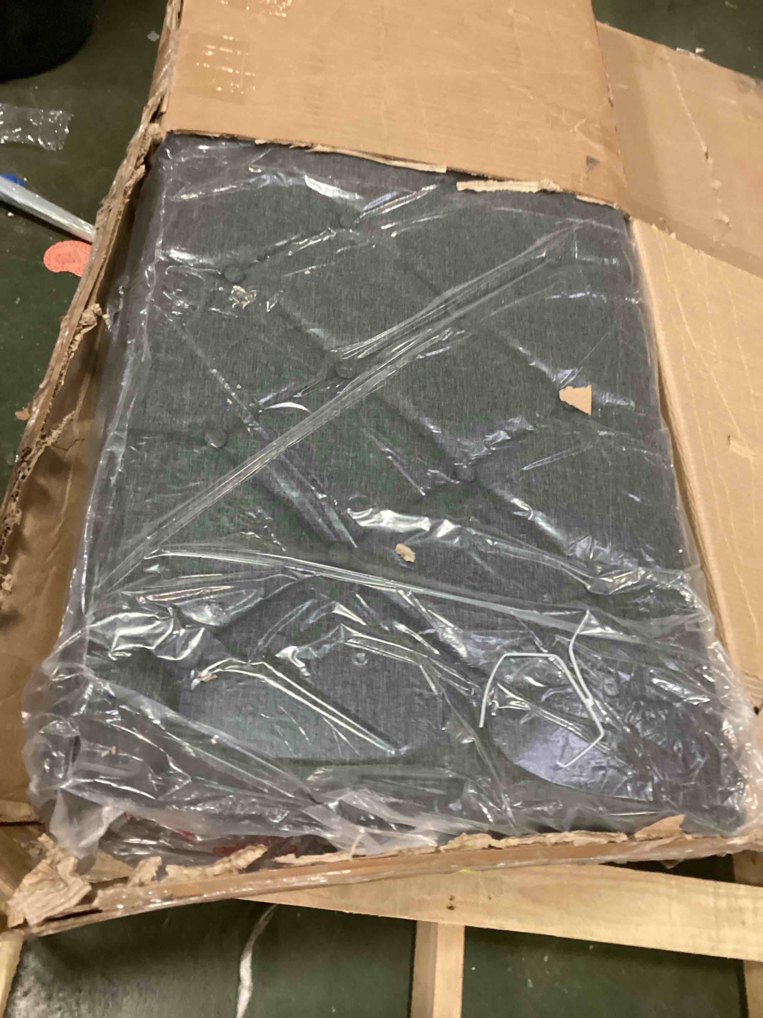 https://s3.amazonaws.com/lotting-images-prod/bidfta/RED5809084_1703620565444.jpeg
