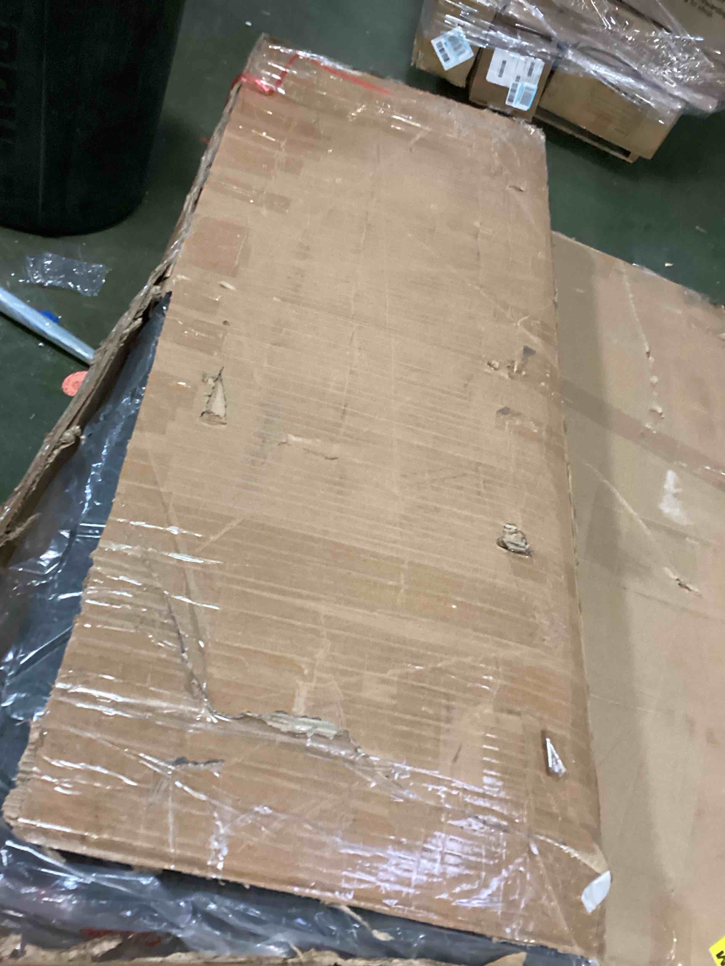 https://s3.amazonaws.com/lotting-images-prod/bidfta/RED5809084_1703620572624.jpeg