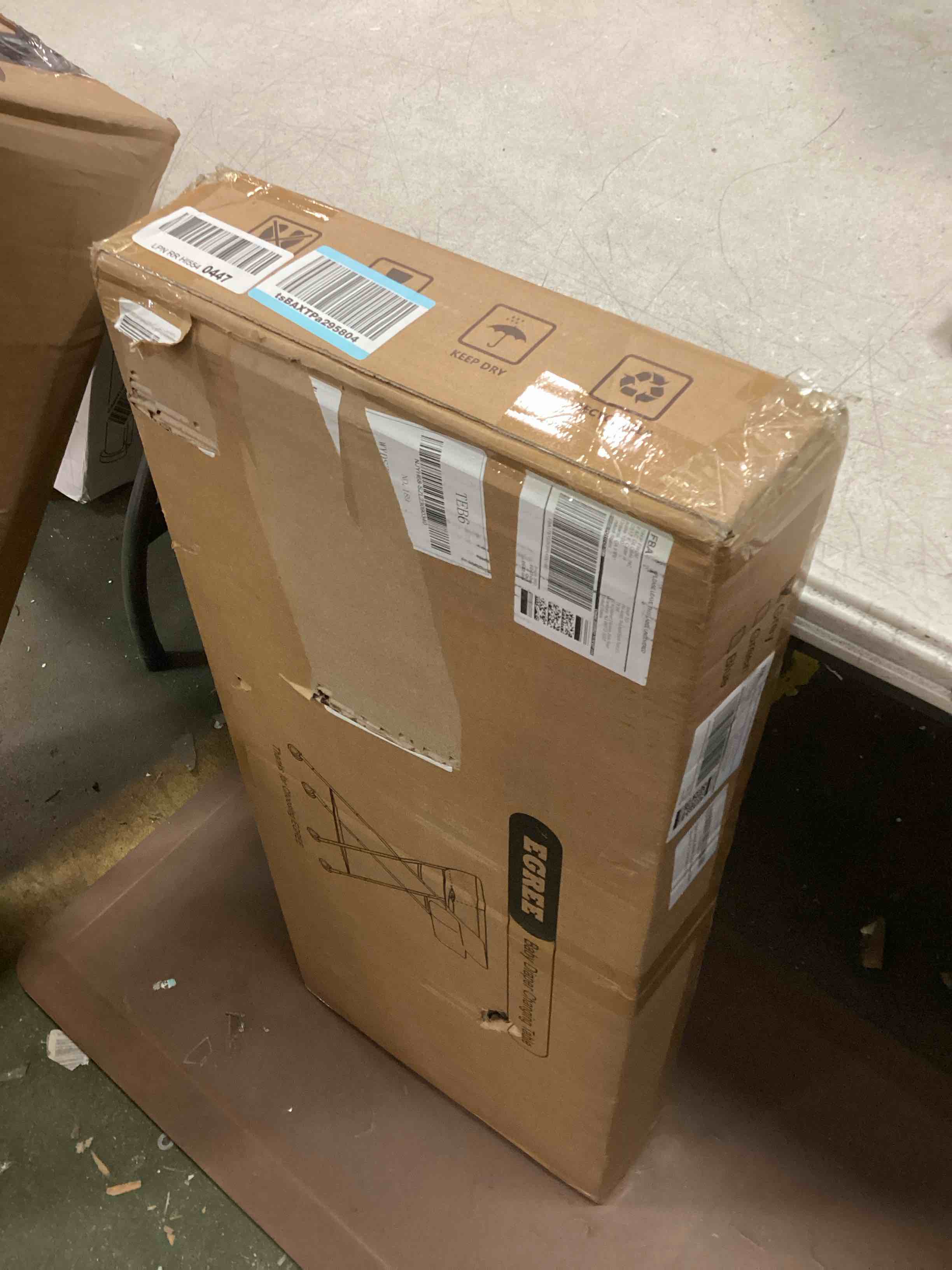 https://s3.amazonaws.com/lotting-images-prod/bidfta/RED5809093_1703622784913.jpeg
