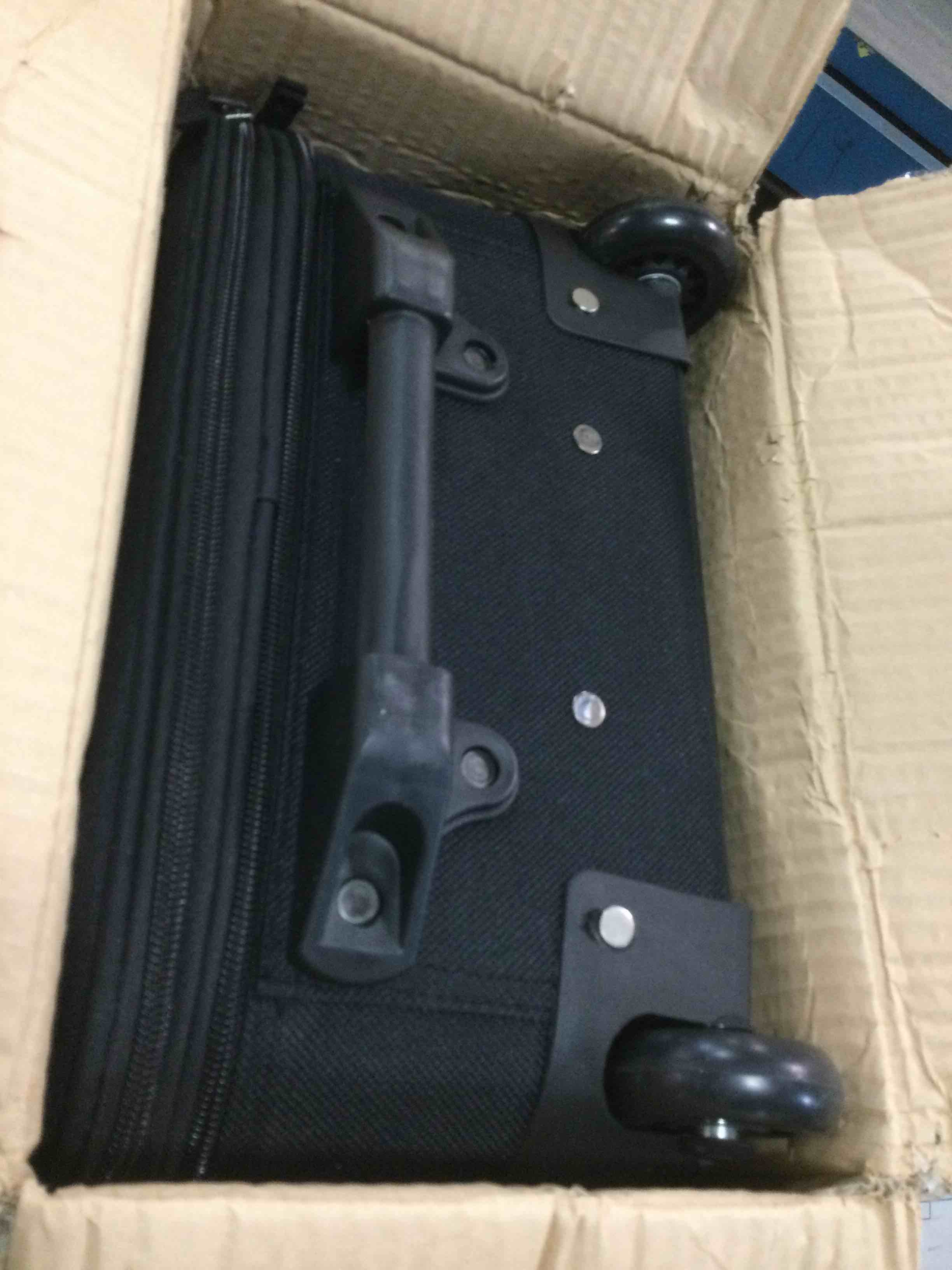https://s3.amazonaws.com/lotting-images-prod/bidfta/RED5809129_1703679912169.jpeg