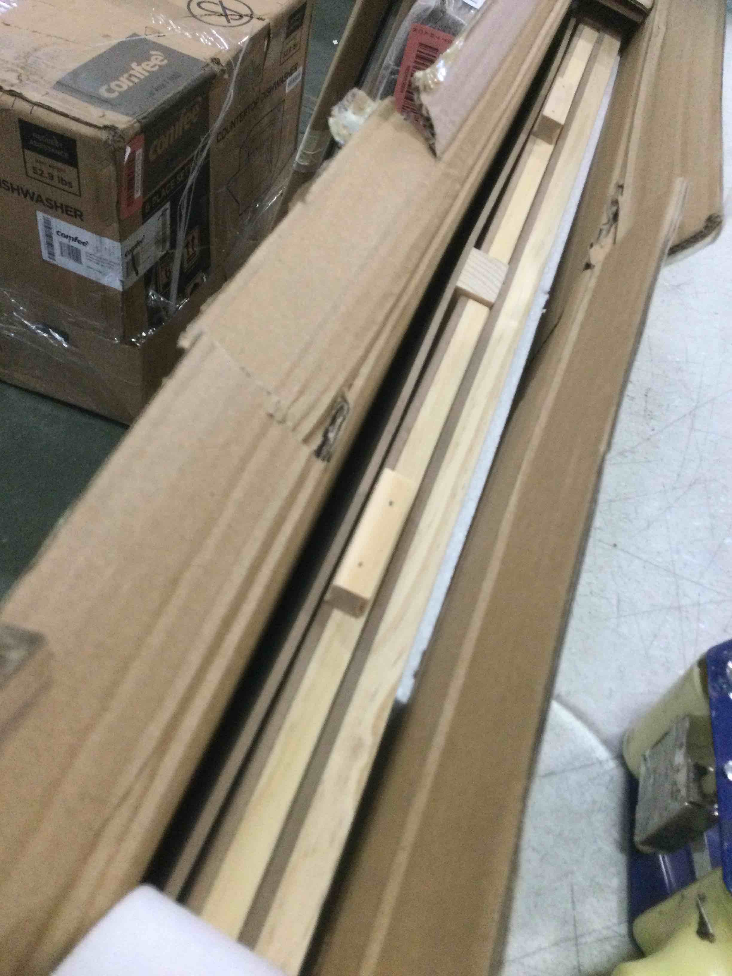 https://s3.amazonaws.com/lotting-images-prod/bidfta/RED5809209_1703687540331.jpeg