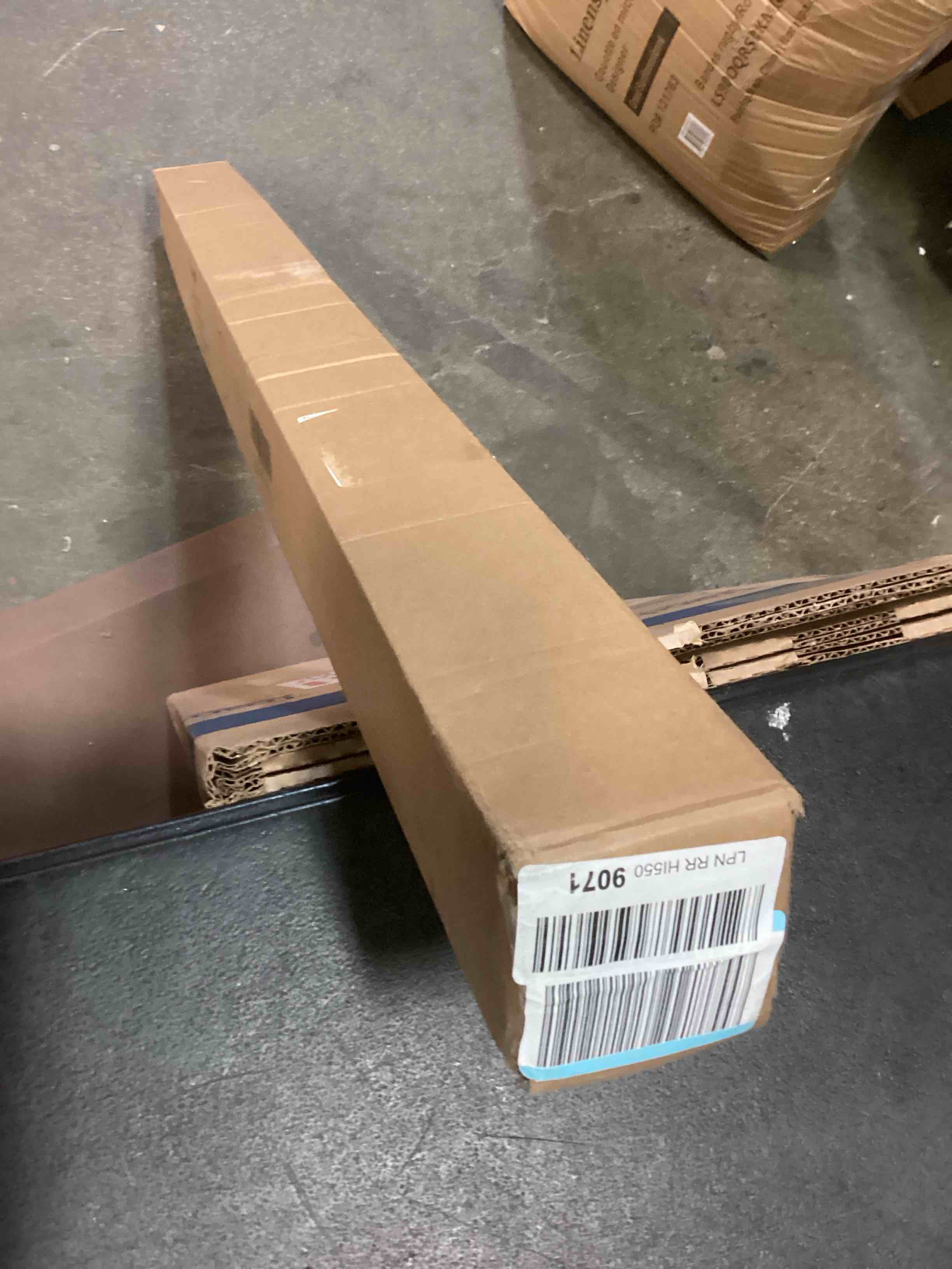 https://s3.amazonaws.com/lotting-images-prod/bidfta/RED5809402_1703765572677.jpeg