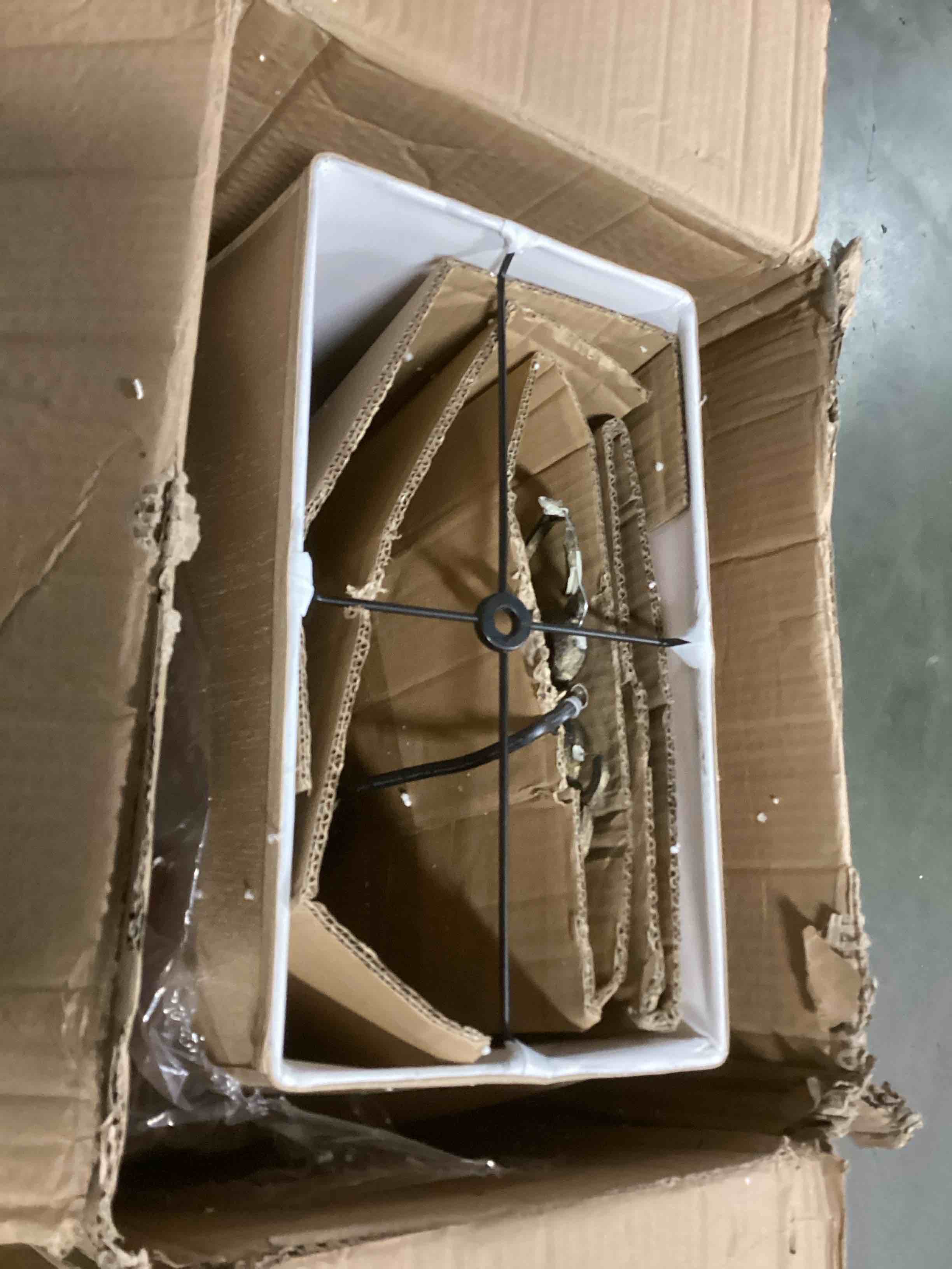 https://s3.amazonaws.com/lotting-images-prod/bidfta/RED5809449_1703777341380.jpeg