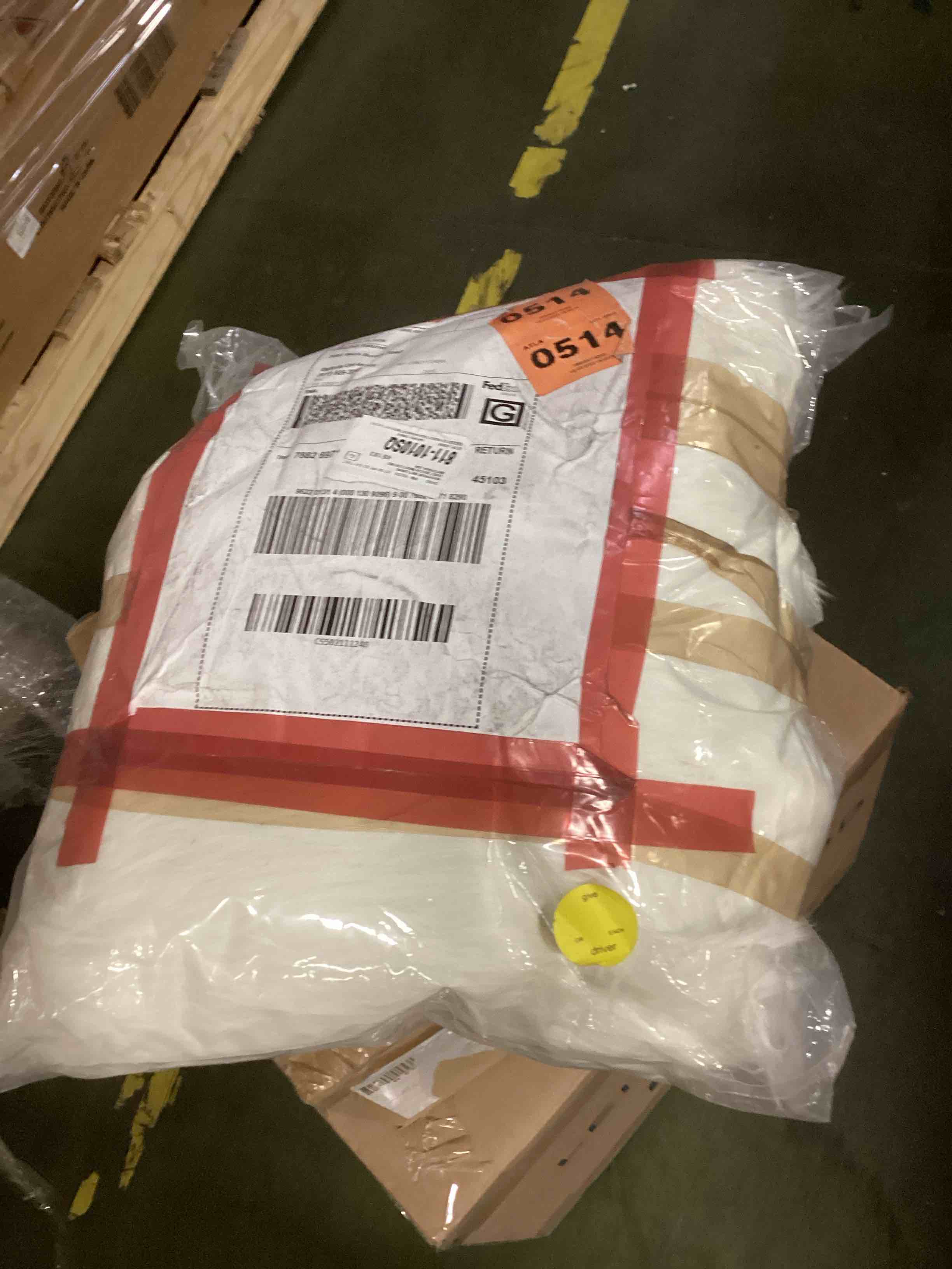 https://s3.amazonaws.com/lotting-images-prod/bidfta/RED5809452_1703777789638.jpeg