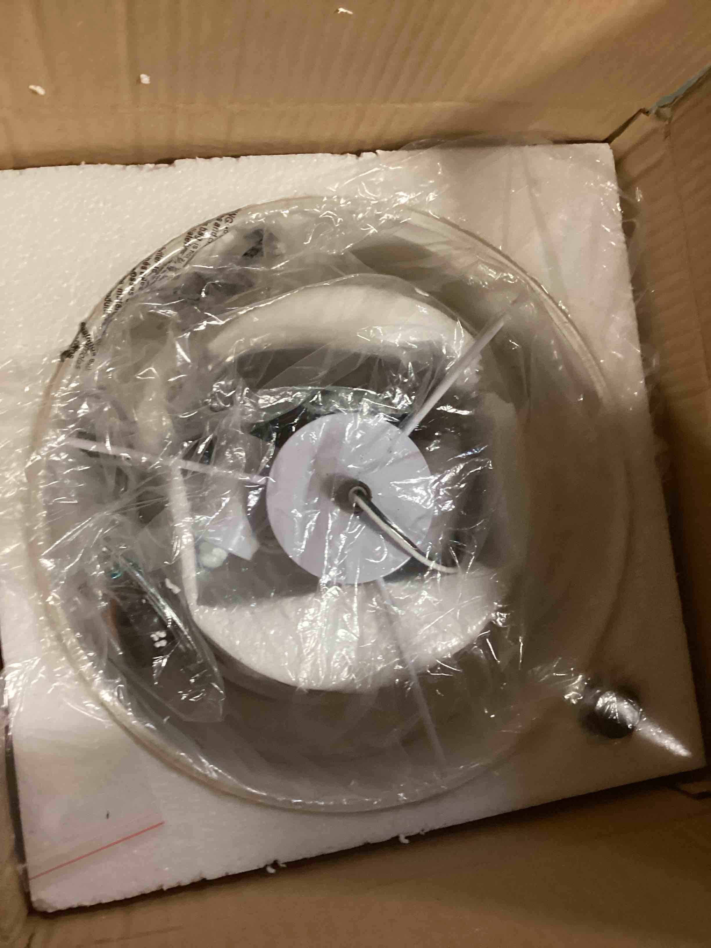 https://s3.amazonaws.com/lotting-images-prod/bidfta/RED5809453_1703777888770.jpeg