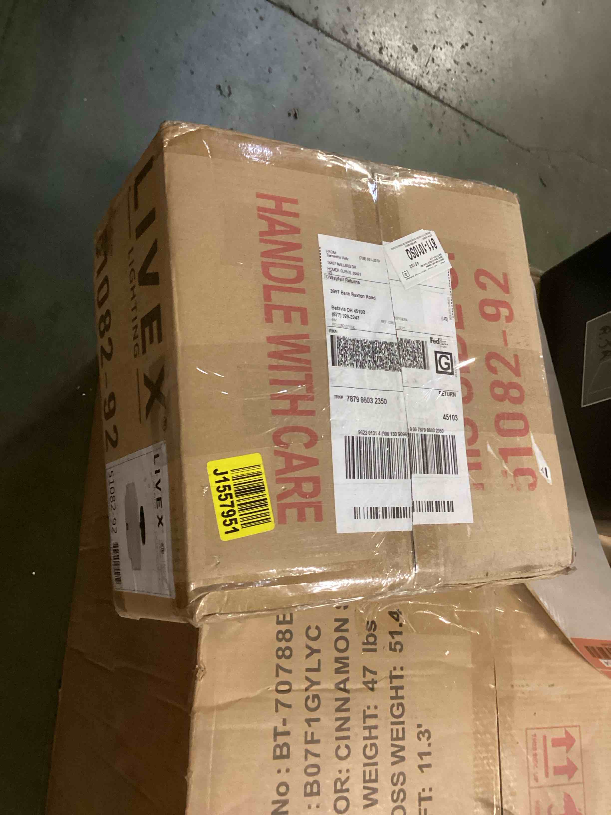 https://s3.amazonaws.com/lotting-images-prod/bidfta/RED5809453_1703777908048.jpeg