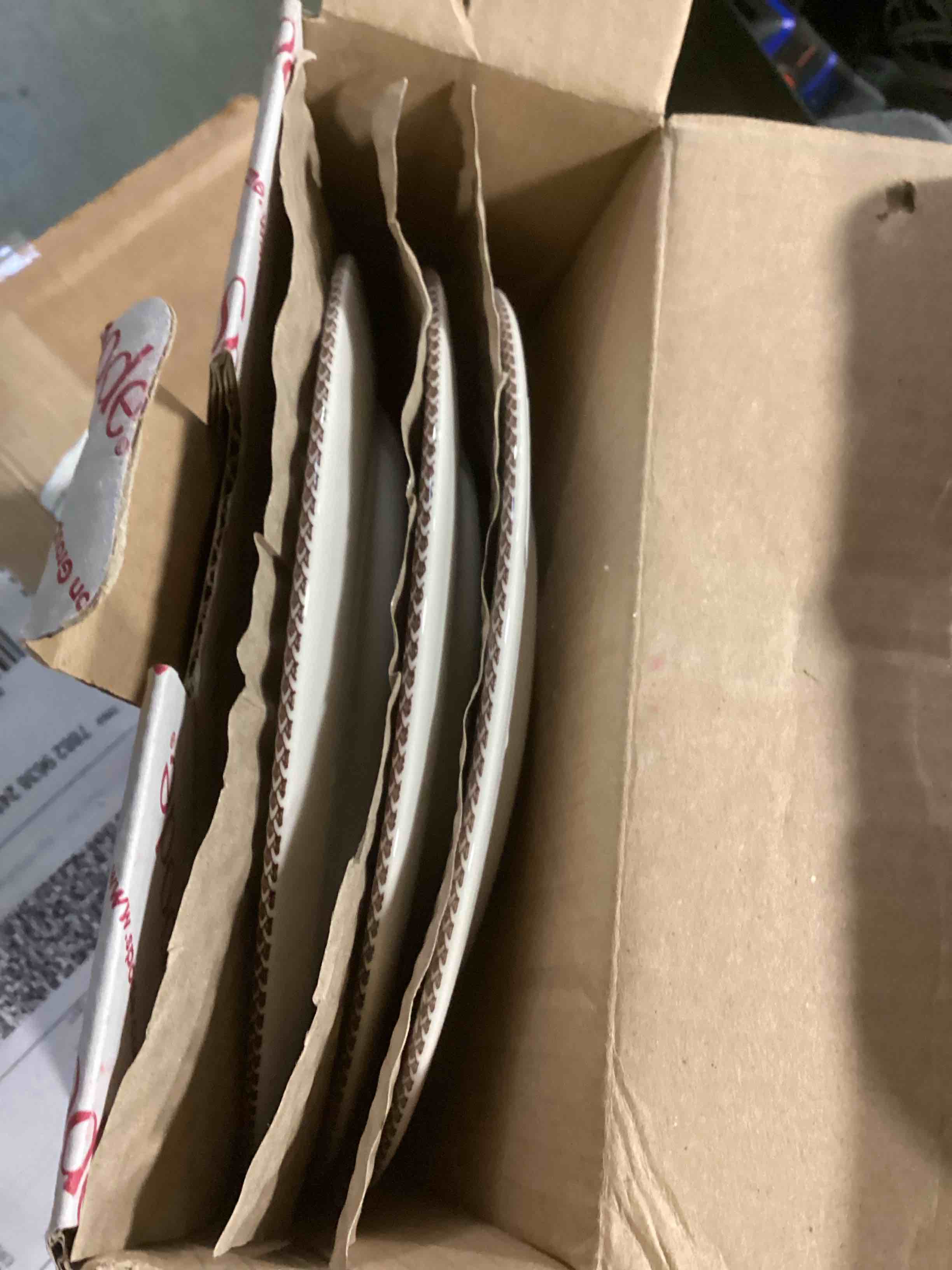 https://s3.amazonaws.com/lotting-images-prod/bidfta/RED5809457_1703778742621.jpeg