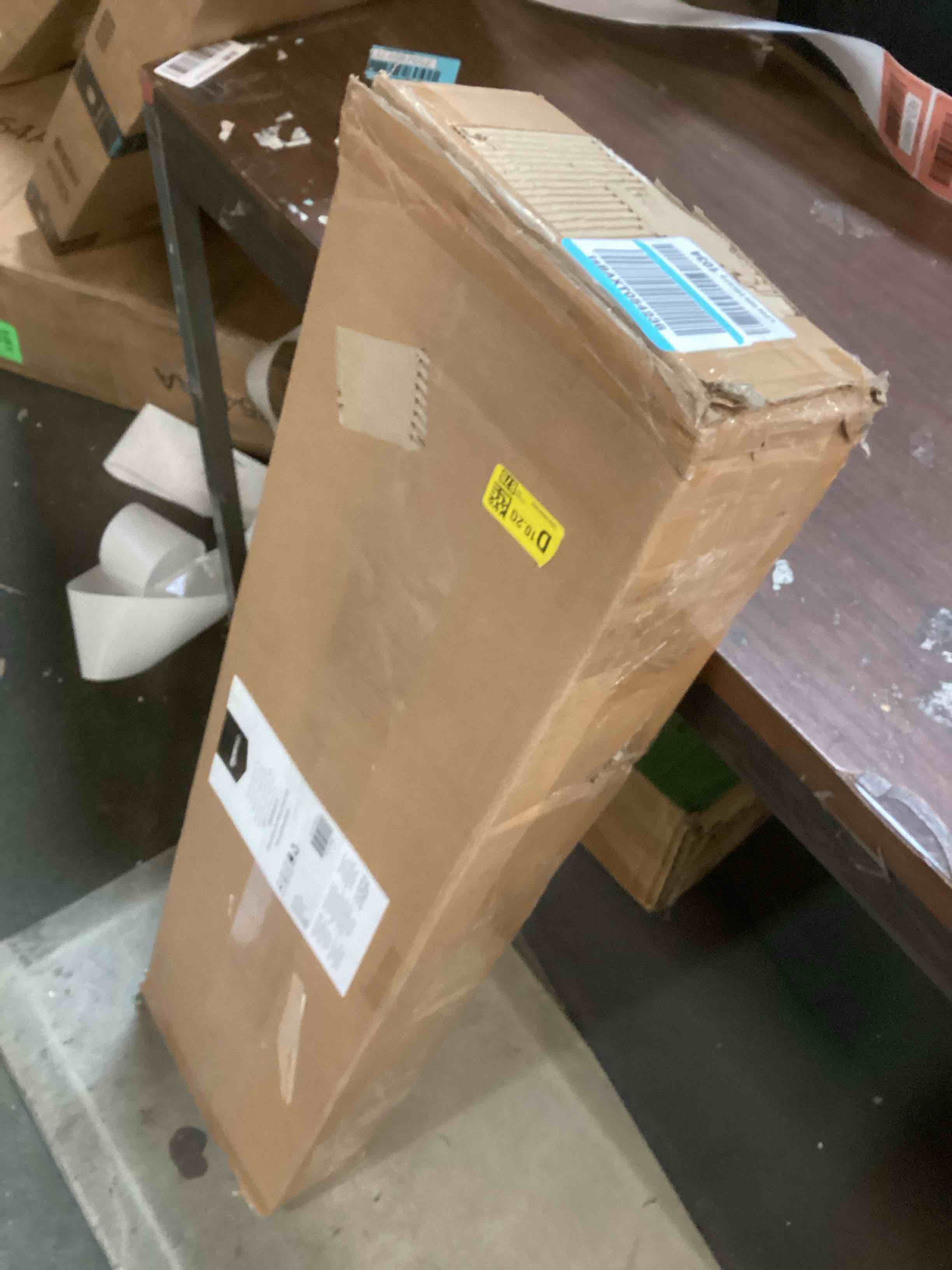 https://s3.amazonaws.com/lotting-images-prod/bidfta/RED5809913_1704384043047.jpeg
