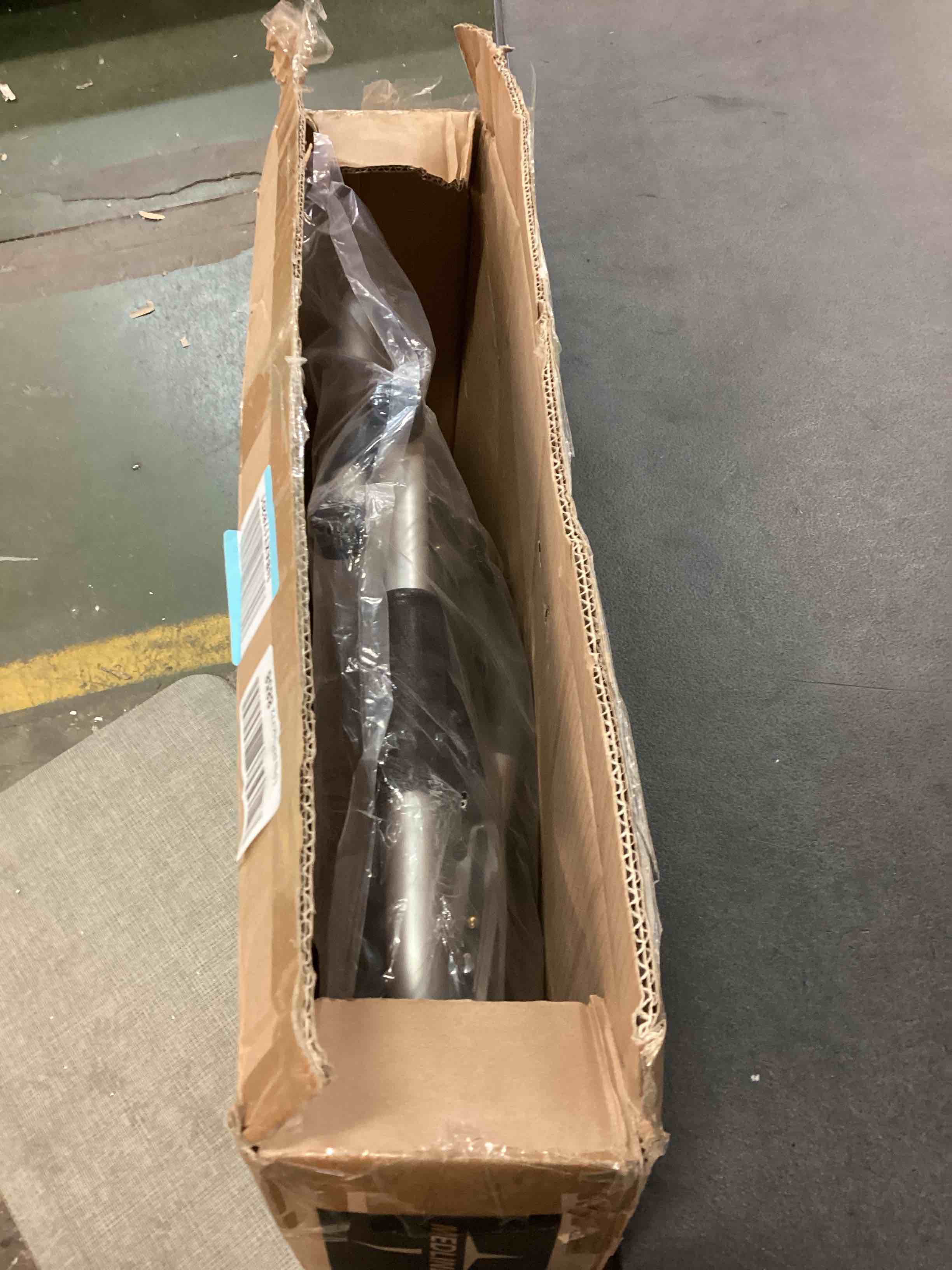 https://s3.amazonaws.com/lotting-images-prod/bidfta/RED5809989_1703271084785.jpeg