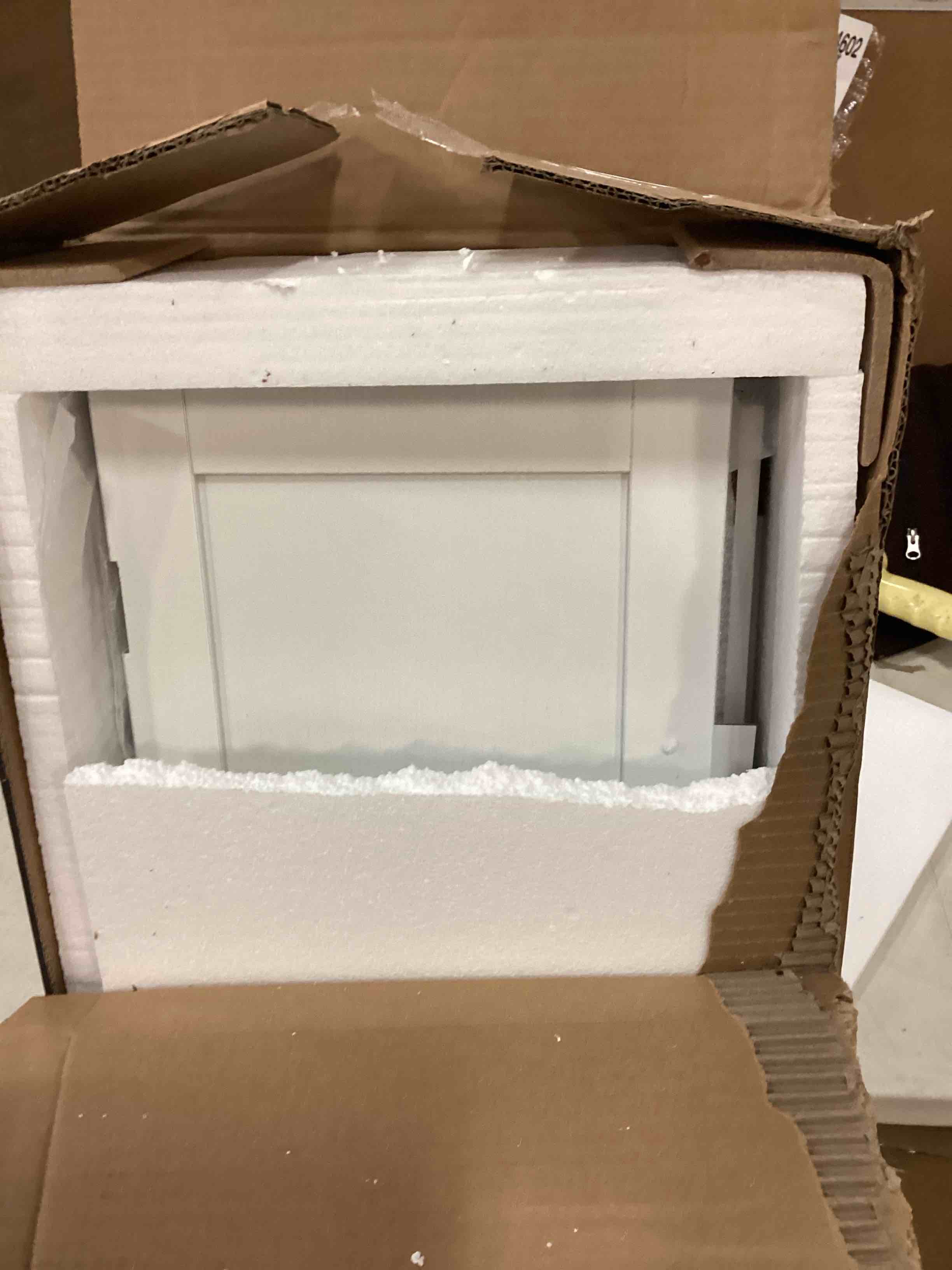 https://s3.amazonaws.com/lotting-images-prod/bidfta/RED5810109_1703339707902.jpeg