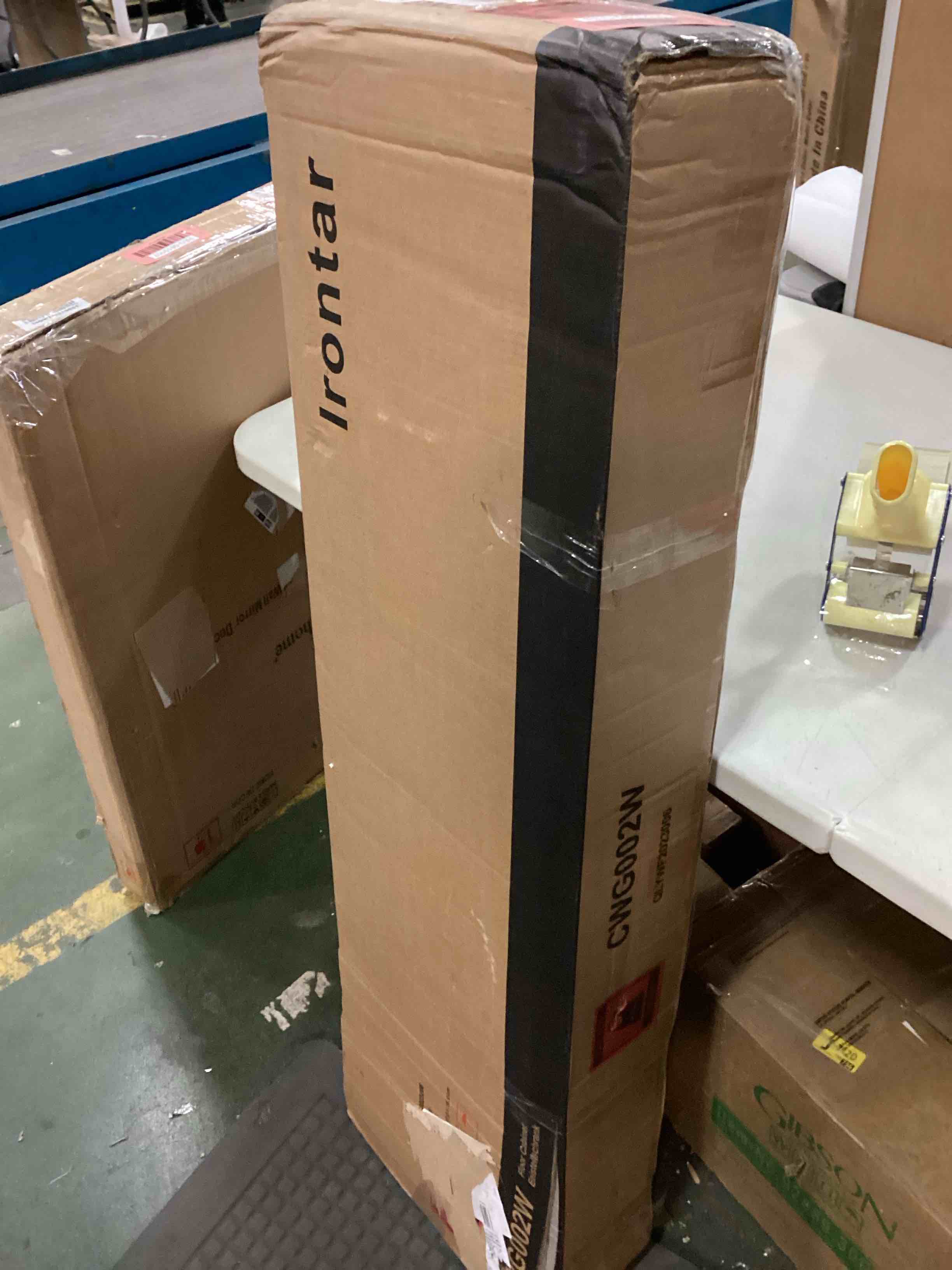 https://s3.amazonaws.com/lotting-images-prod/bidfta/RED5810109_1703339817136.jpeg