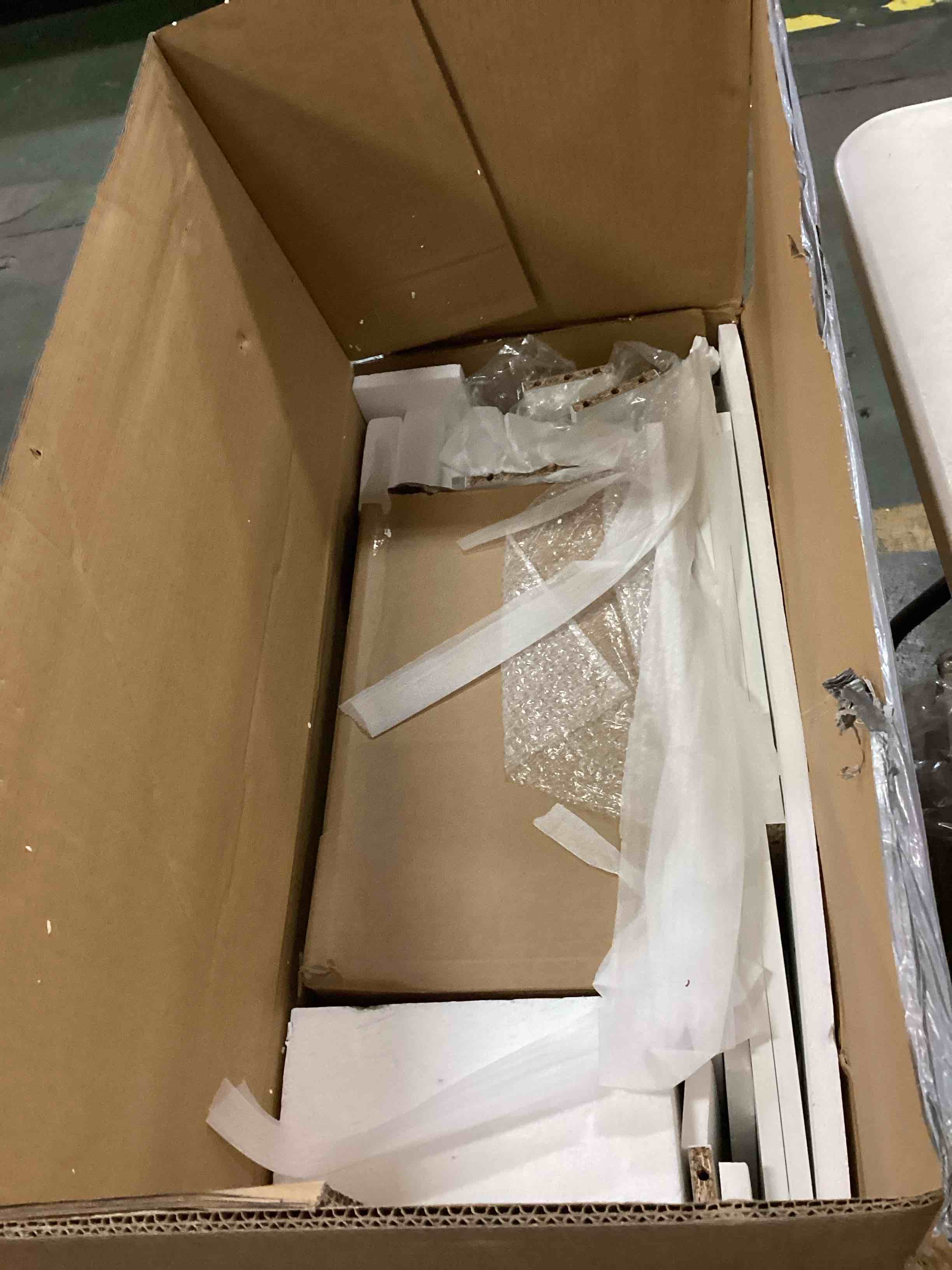 https://s3.amazonaws.com/lotting-images-prod/bidfta/RED5810111_1703340451803.jpeg