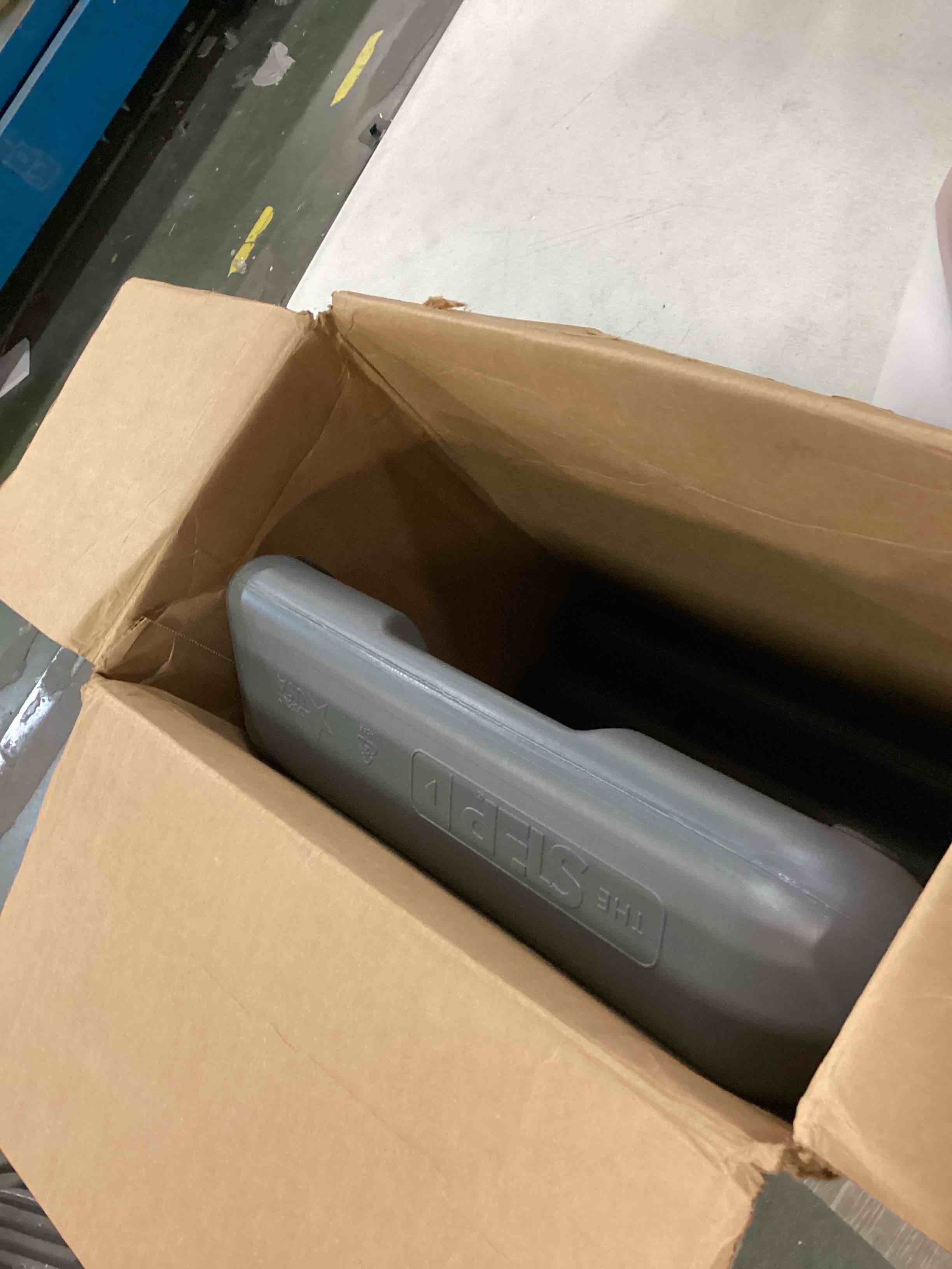 https://s3.amazonaws.com/lotting-images-prod/bidfta/RED5810130_1703343371702.jpeg