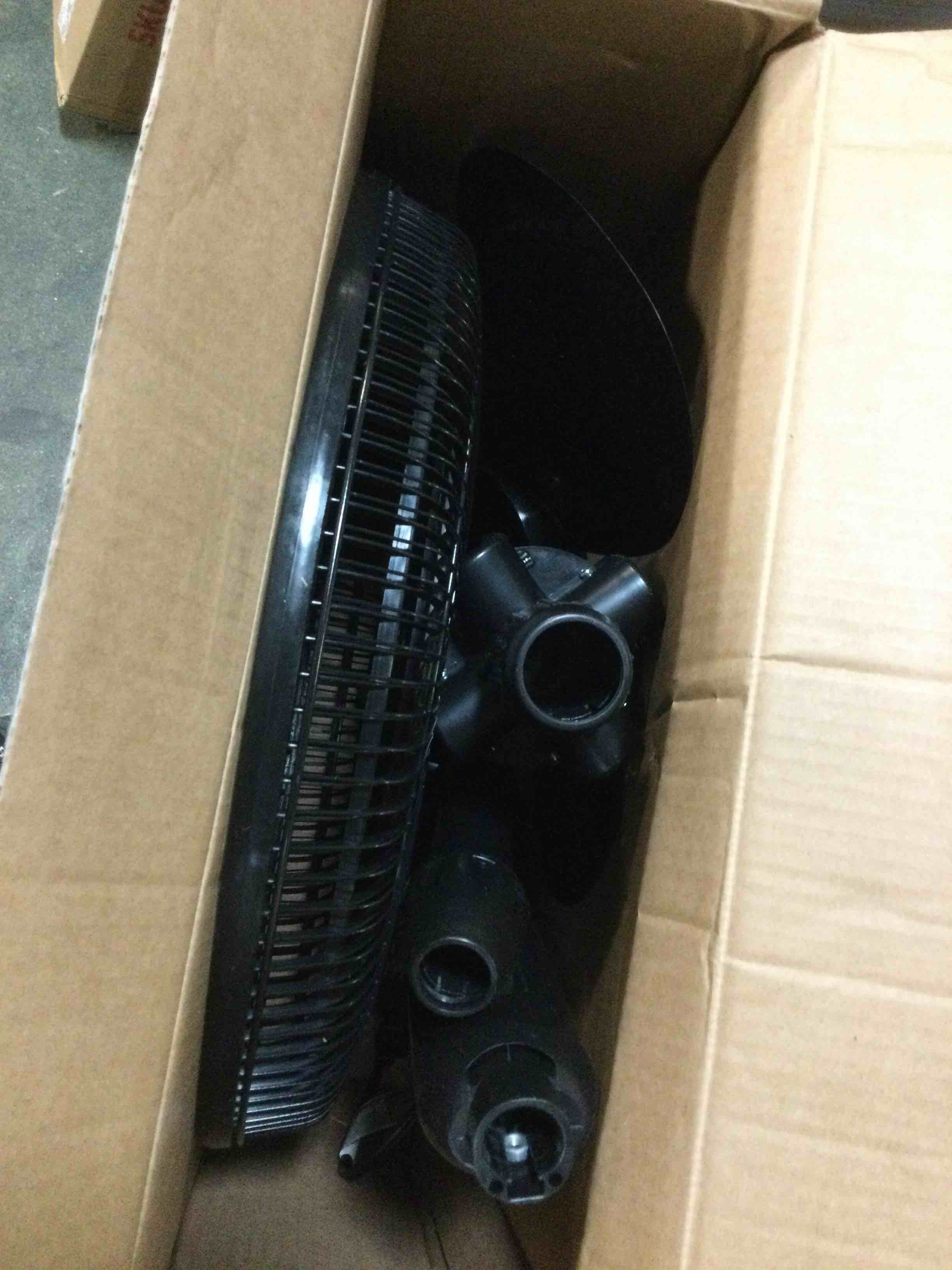 https://s3.amazonaws.com/lotting-images-prod/bidfta/RED5810439_1703617720134.jpeg