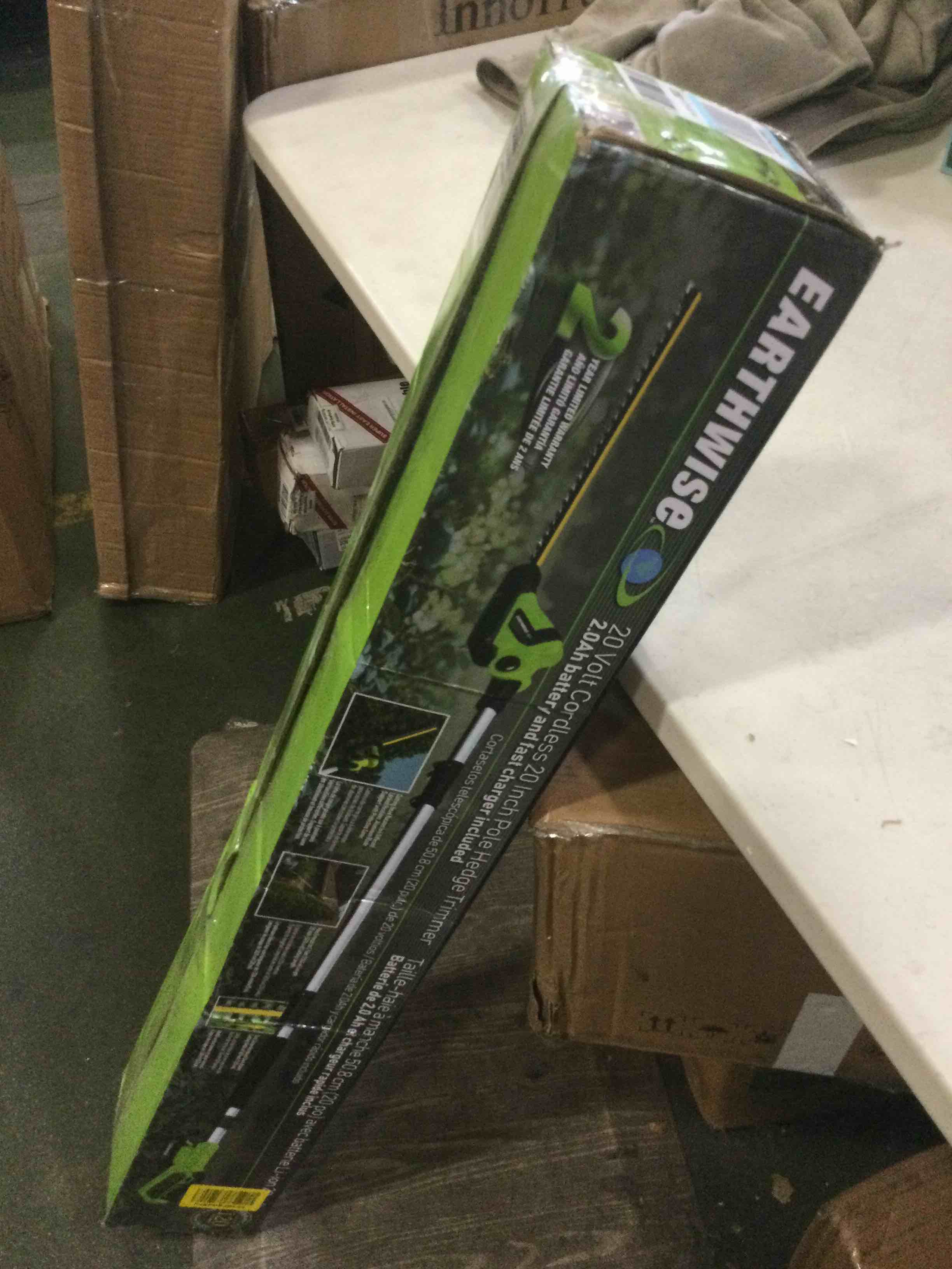https://s3.amazonaws.com/lotting-images-prod/bidfta/RED5810562_1703693670400.jpeg