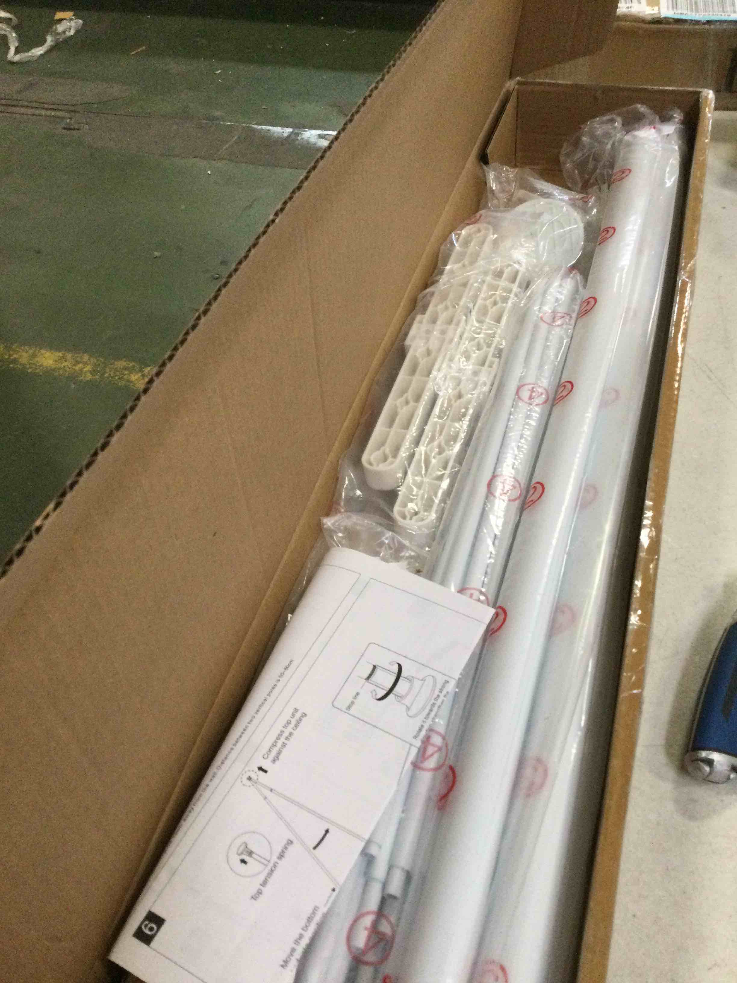 https://s3.amazonaws.com/lotting-images-prod/bidfta/RED5810576_1703695591036.jpeg
