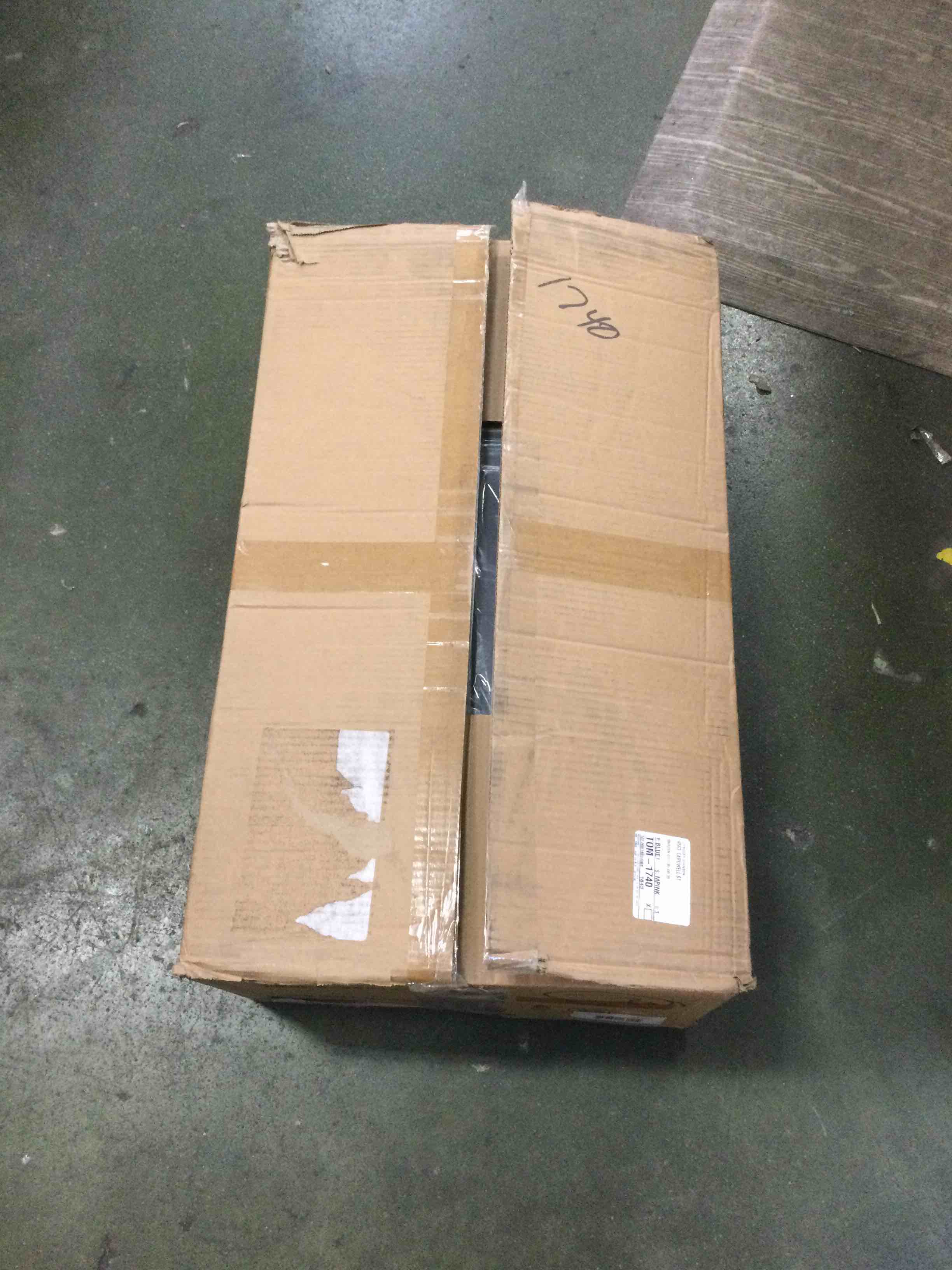 https://s3.amazonaws.com/lotting-images-prod/bidfta/RED5810627_1703704338887.jpeg
