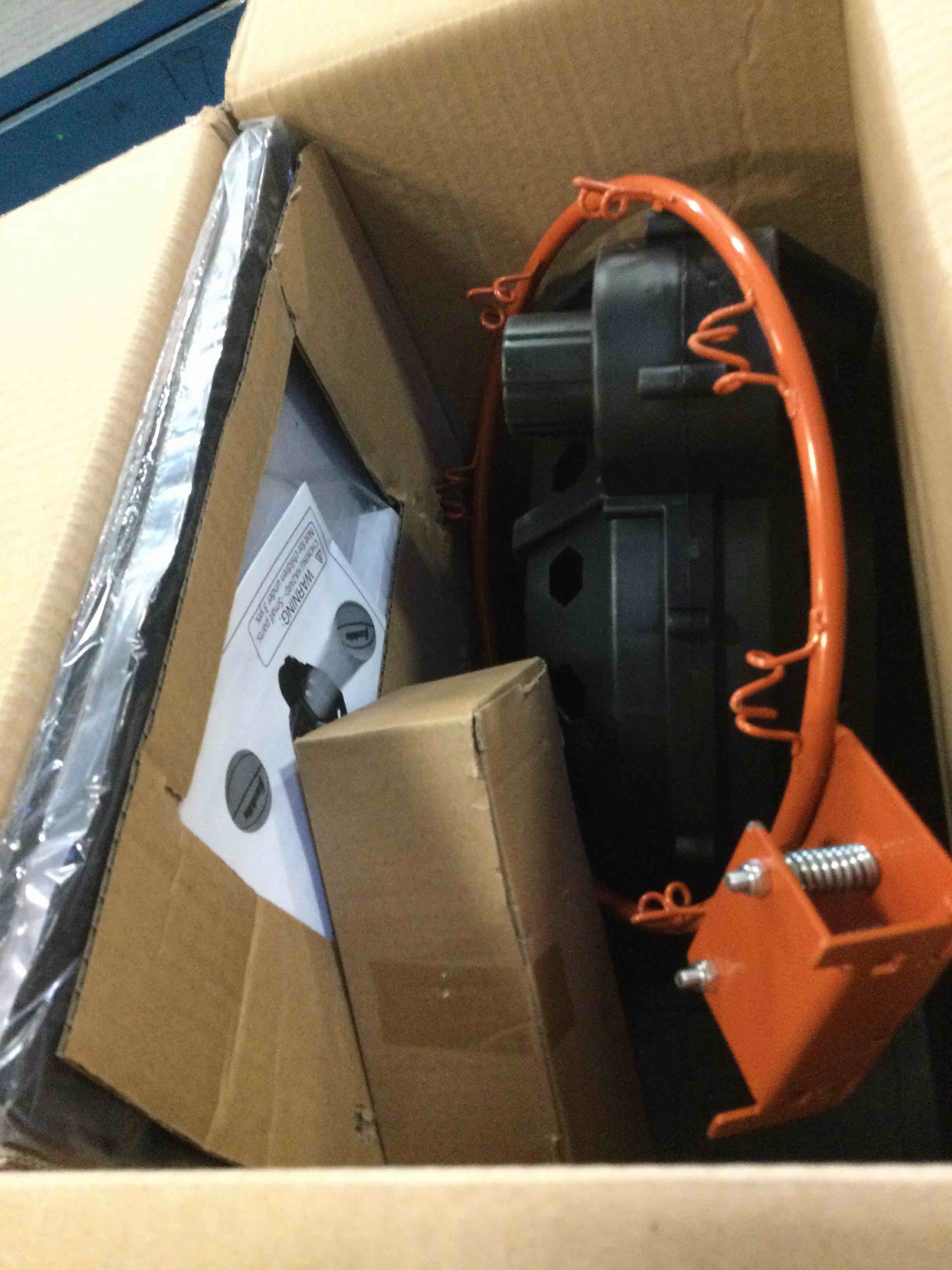https://s3.amazonaws.com/lotting-images-prod/bidfta/RED5810631_1703704710981.jpeg