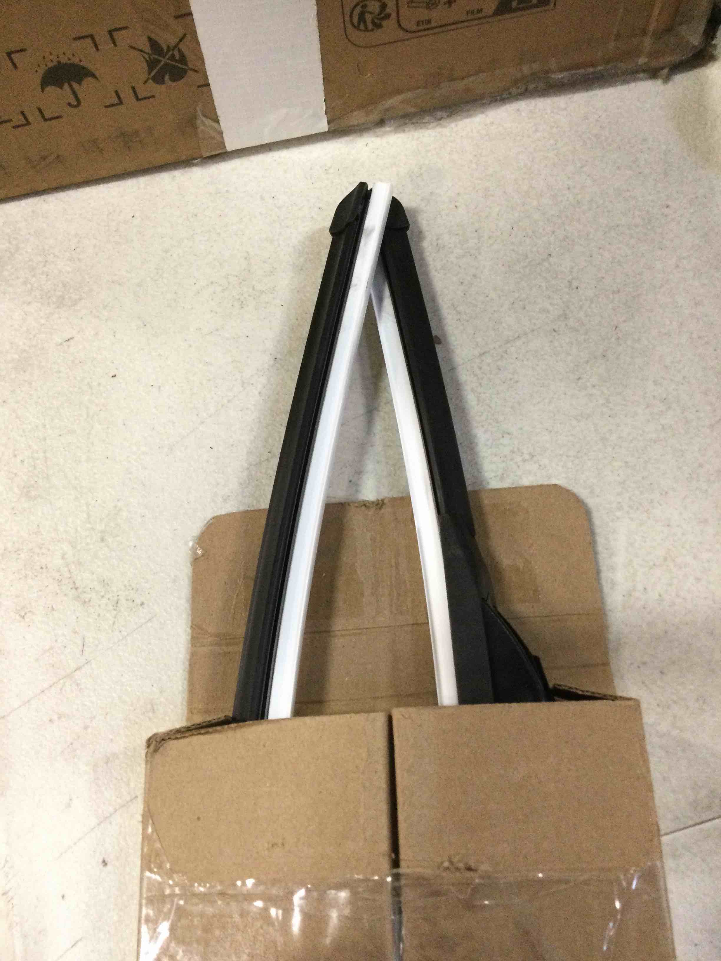https://s3.amazonaws.com/lotting-images-prod/bidfta/RED5810675_1703711169237.jpeg