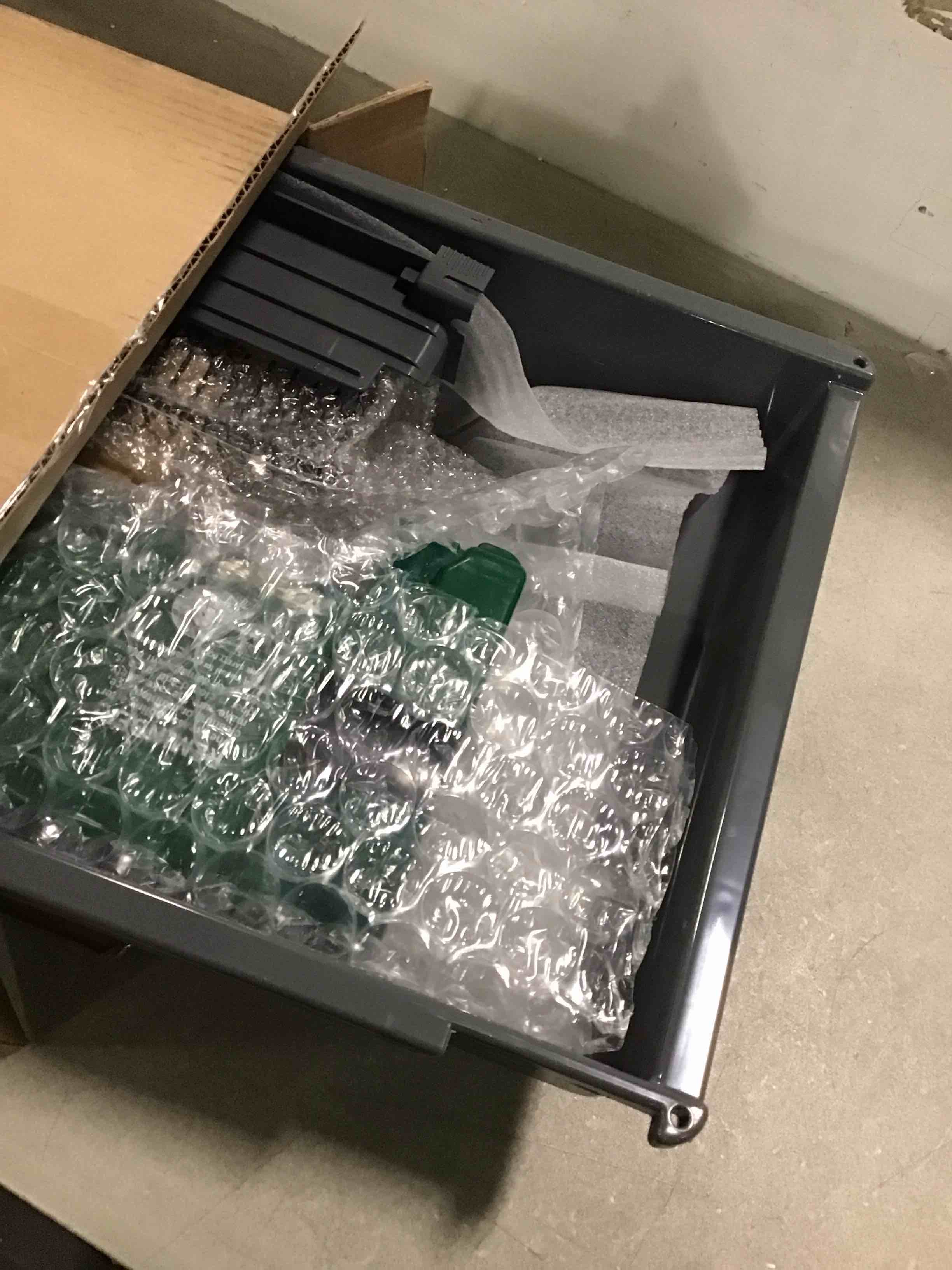 https://s3.amazonaws.com/lotting-images-prod/bidfta/RED5811699_1703247939568.jpeg