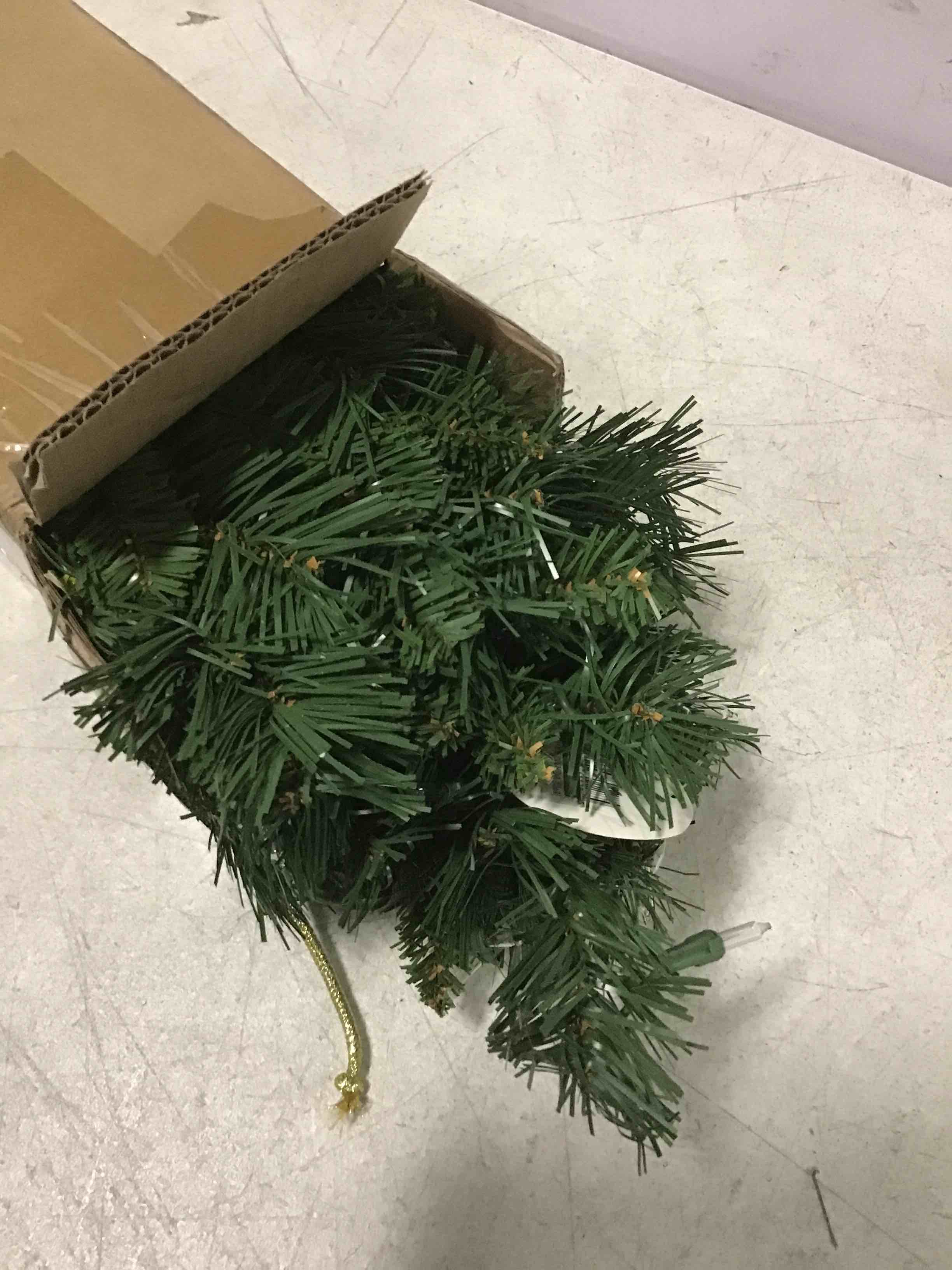 https://s3.amazonaws.com/lotting-images-prod/bidfta/RED5811981_1703345707114.jpeg