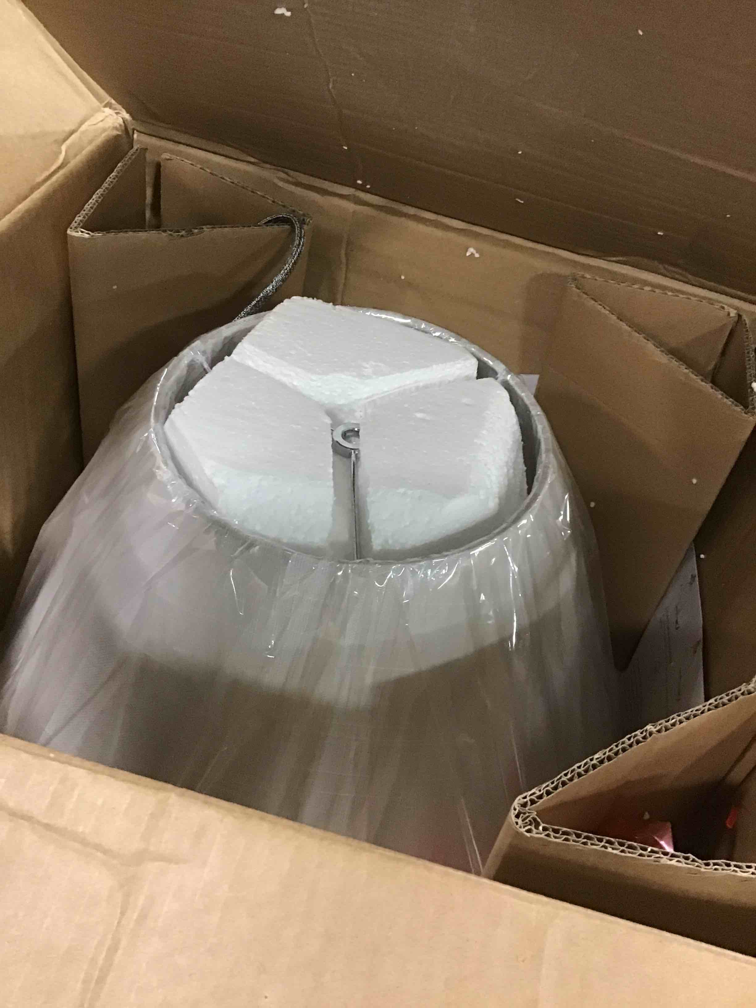 https://s3.amazonaws.com/lotting-images-prod/bidfta/RED5811983_1703345820666.jpeg