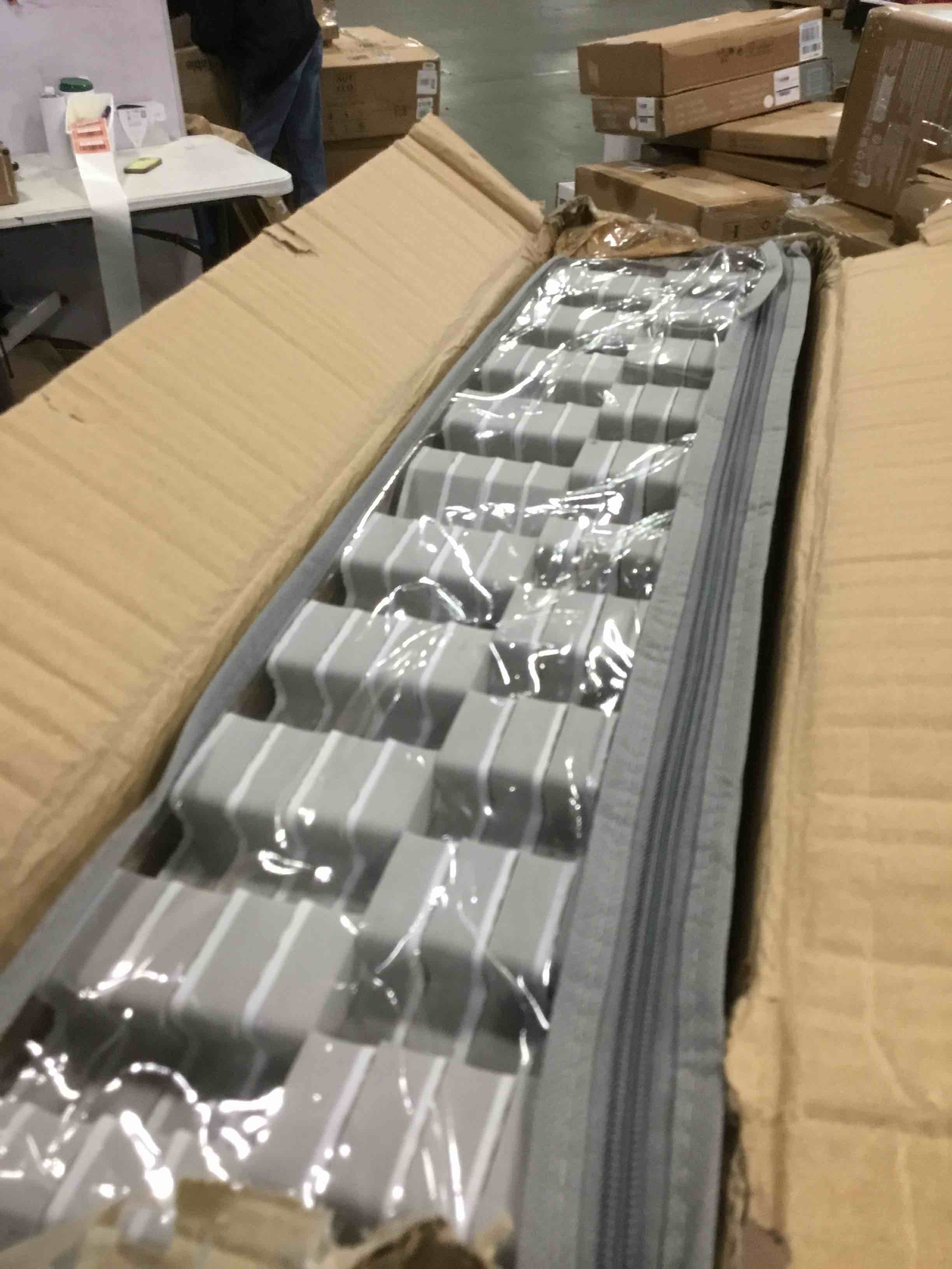 https://s3.amazonaws.com/lotting-images-prod/bidfta/RED5812240_1703858672302.jpeg
