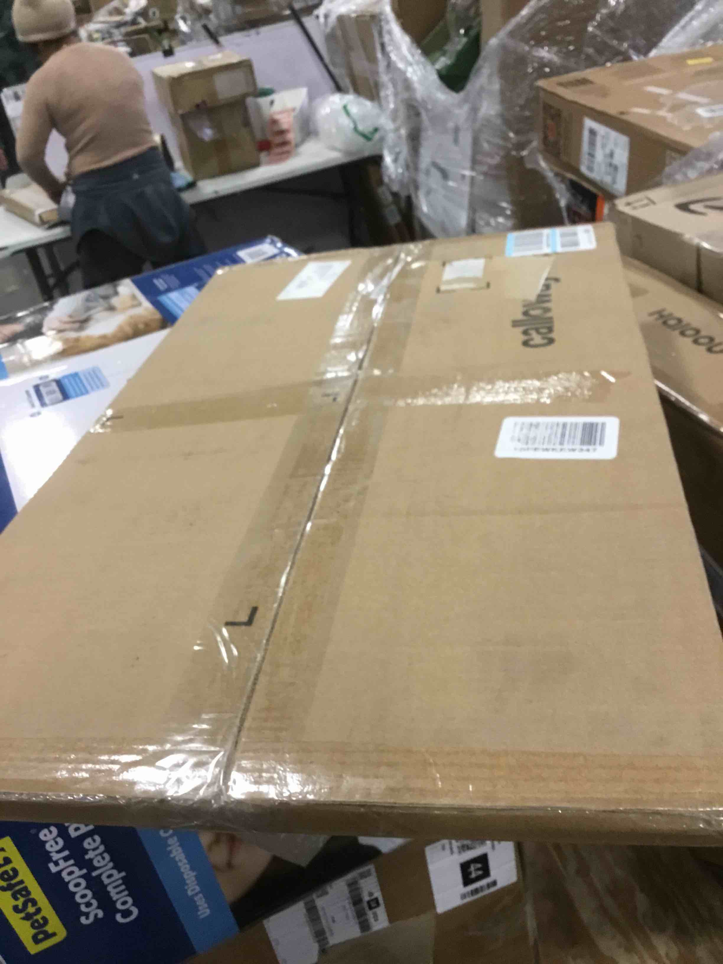https://s3.amazonaws.com/lotting-images-prod/bidfta/RED5812341_1703876524881.jpeg