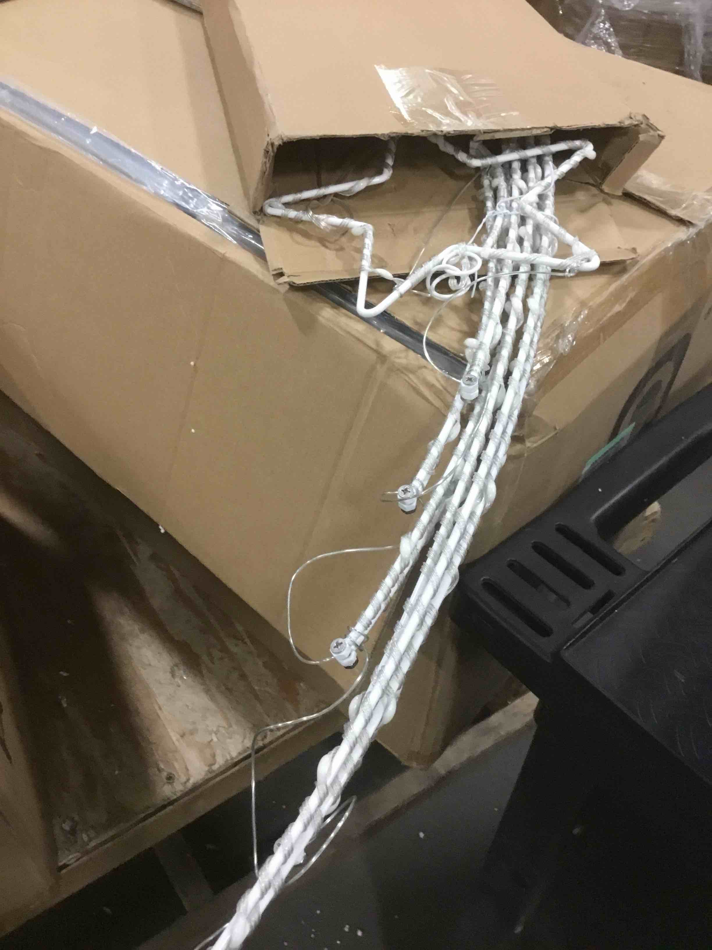https://s3.amazonaws.com/lotting-images-prod/bidfta/RED5812411_1704198564206.jpeg