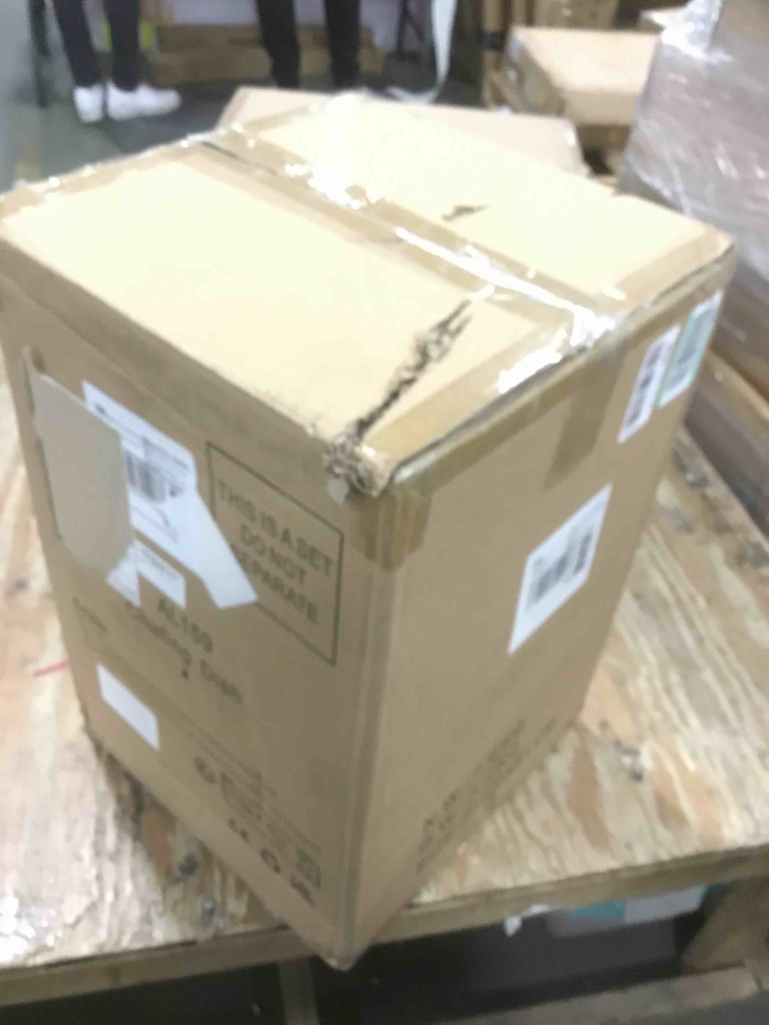 https://s3.amazonaws.com/lotting-images-prod/bidfta/RED5812450_1704203479861.jpeg