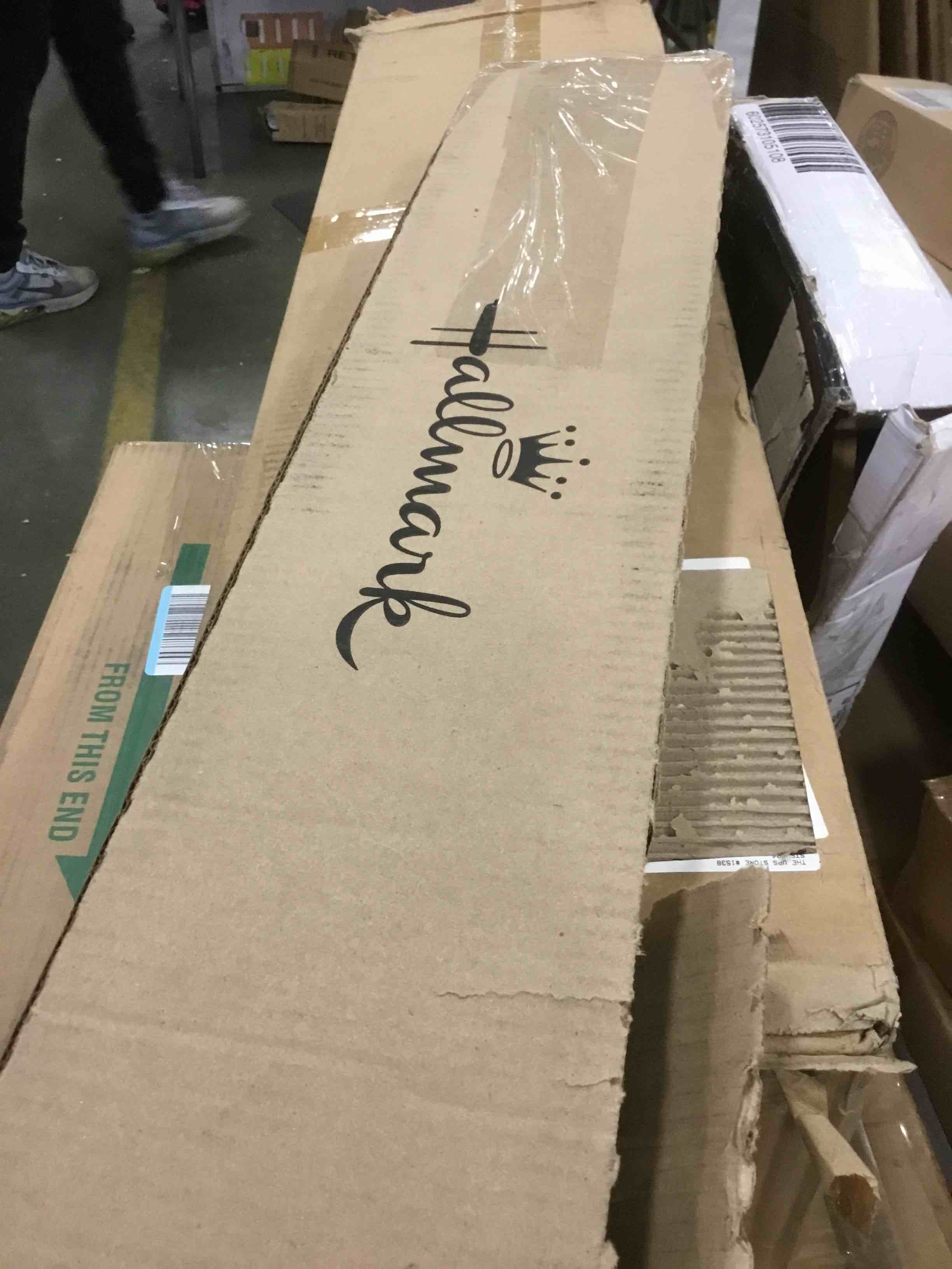 https://s3.amazonaws.com/lotting-images-prod/bidfta/RED5812563_1704219784349.jpeg