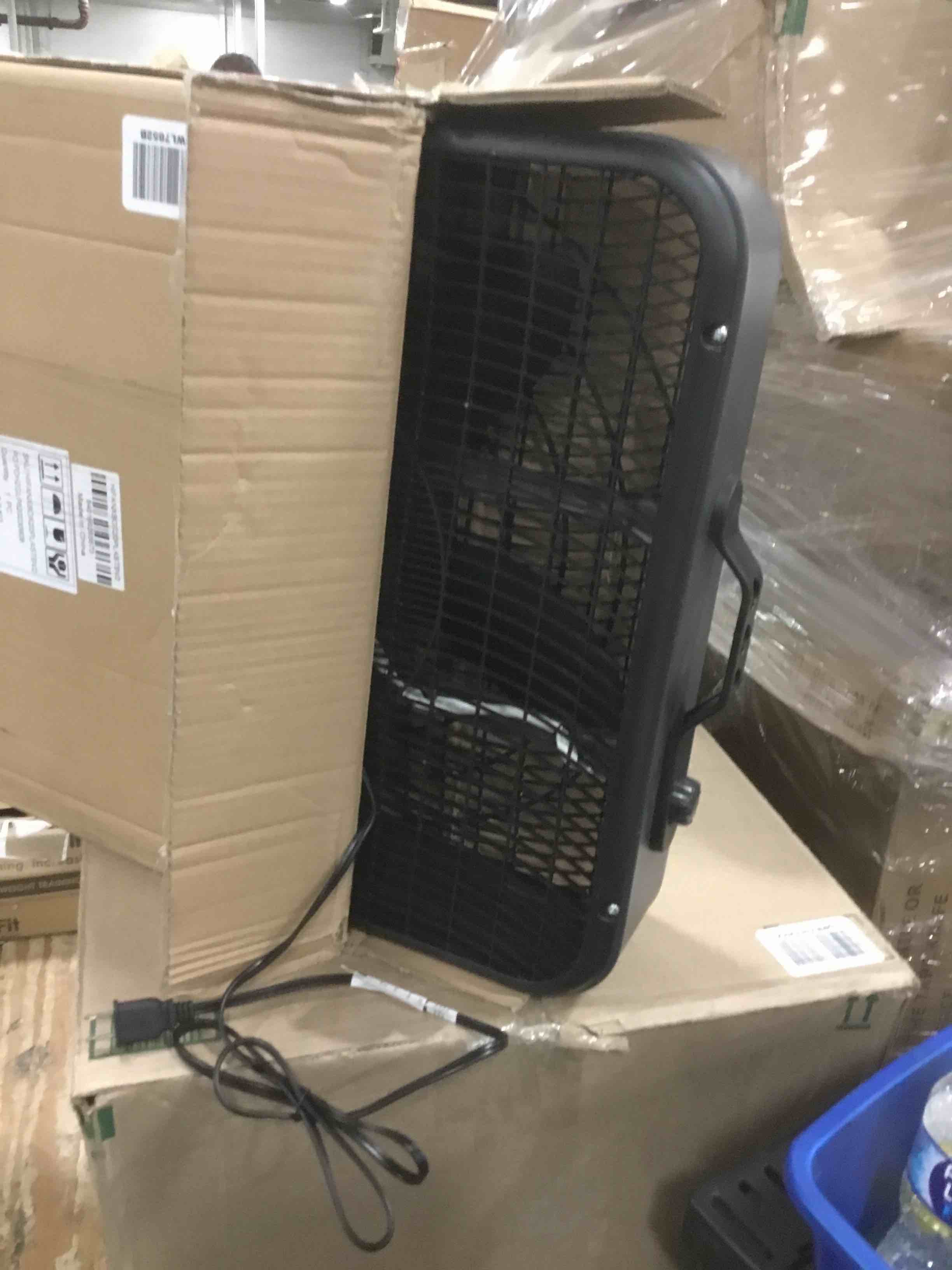 https://s3.amazonaws.com/lotting-images-prod/bidfta/RED5812639_1704285126156.jpeg