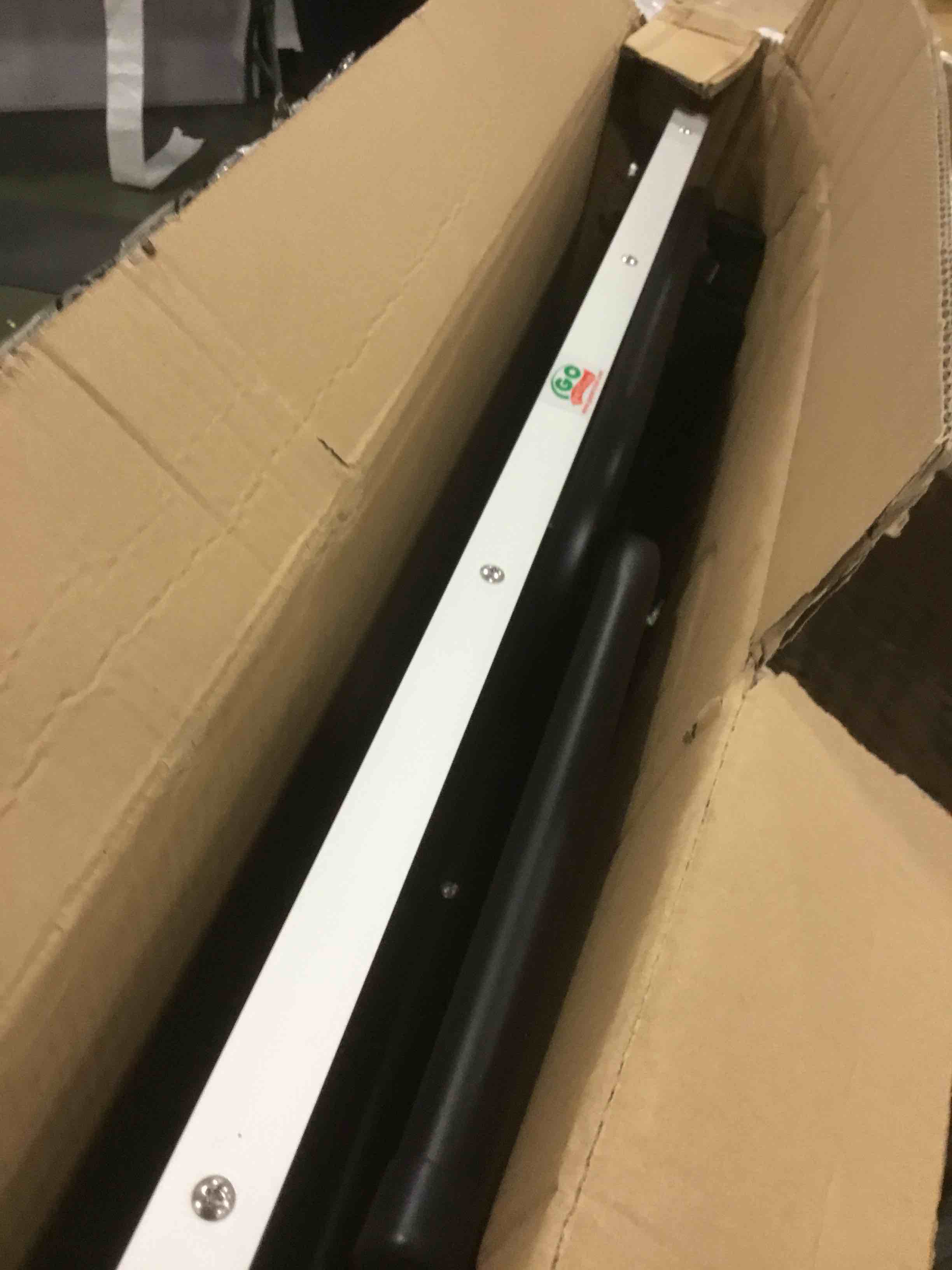 https://s3.amazonaws.com/lotting-images-prod/bidfta/RED5812651_1704286624111.jpeg