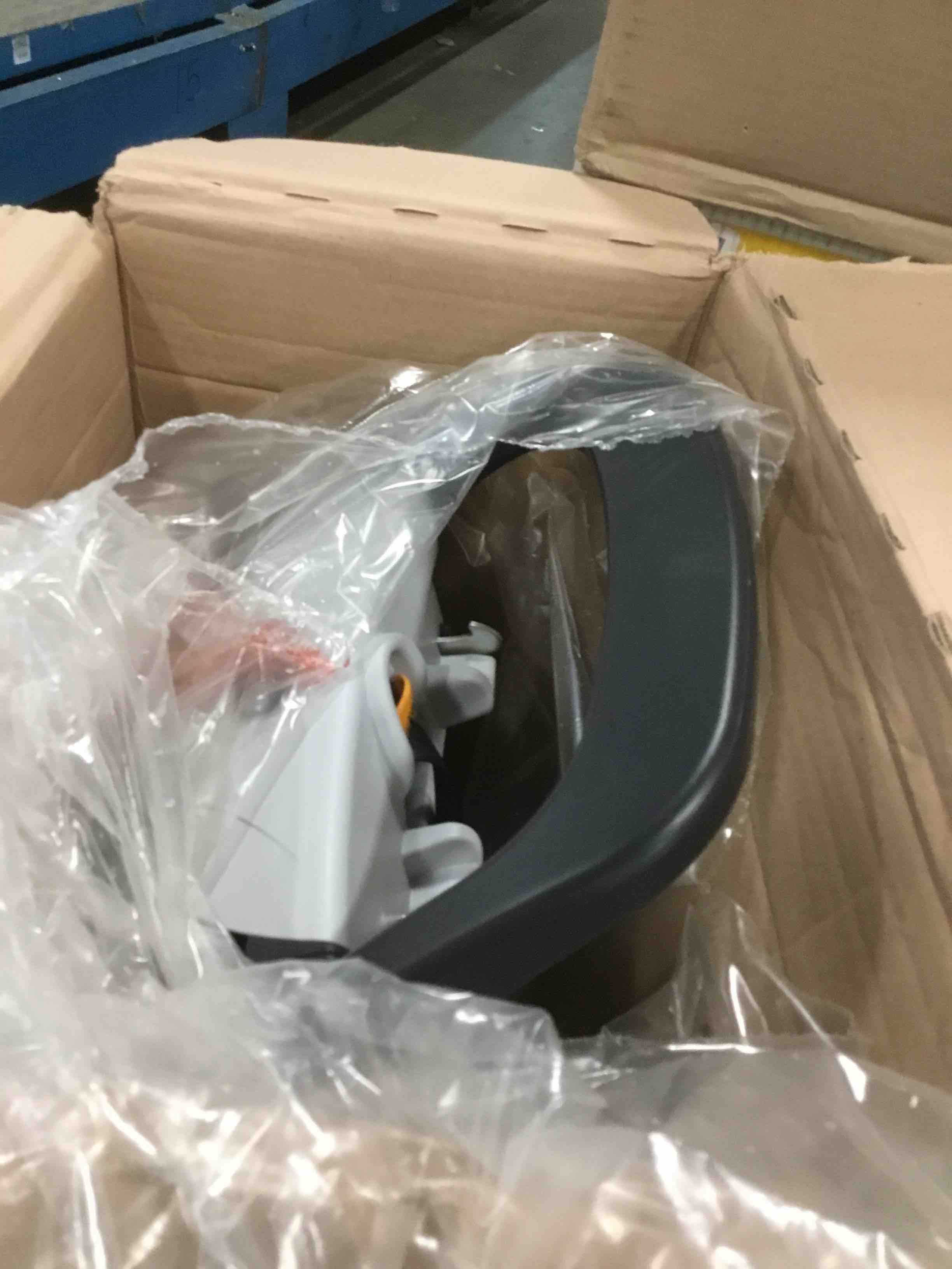 https://s3.amazonaws.com/lotting-images-prod/bidfta/RED5812666_1704289368426.jpeg