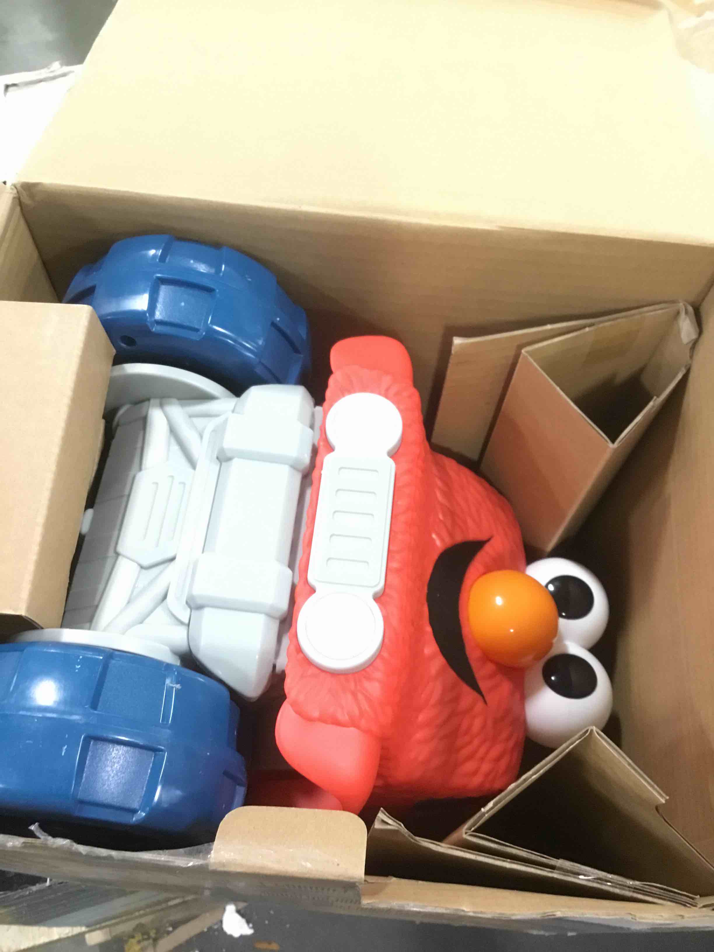 https://s3.amazonaws.com/lotting-images-prod/bidfta/RED5812807_1704309977973.jpeg
